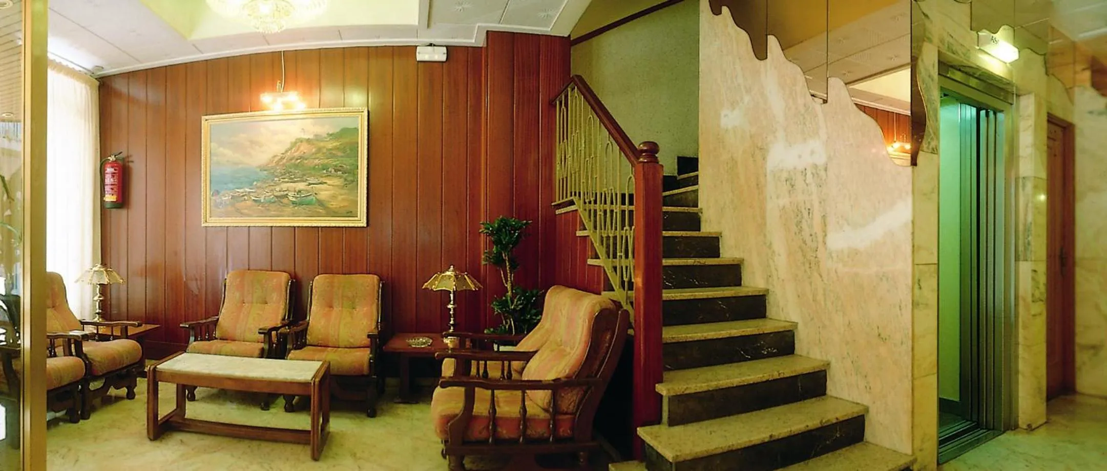 elevator in HOTEL CONTINENTAL