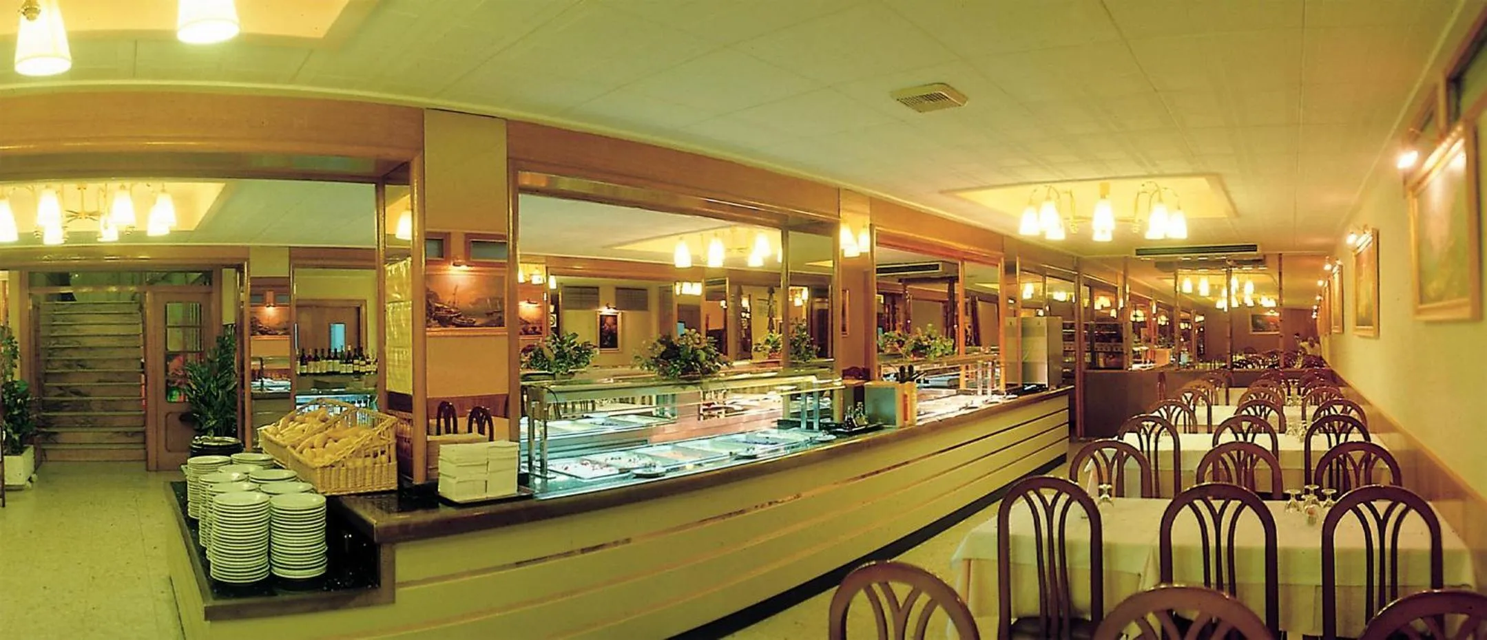 Dining area in HOTEL CONTINENTAL