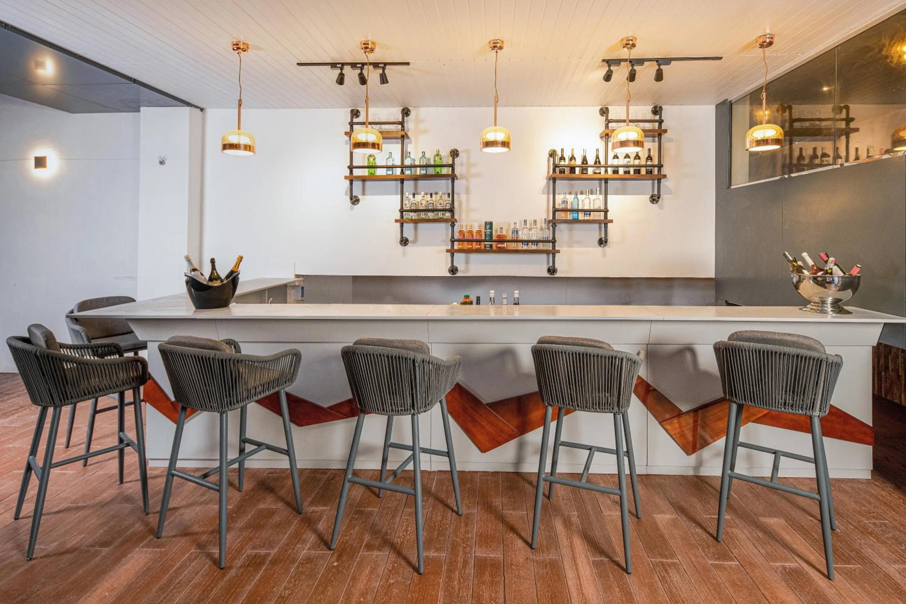 Lounge or bar in Pearl Grand By Rathna