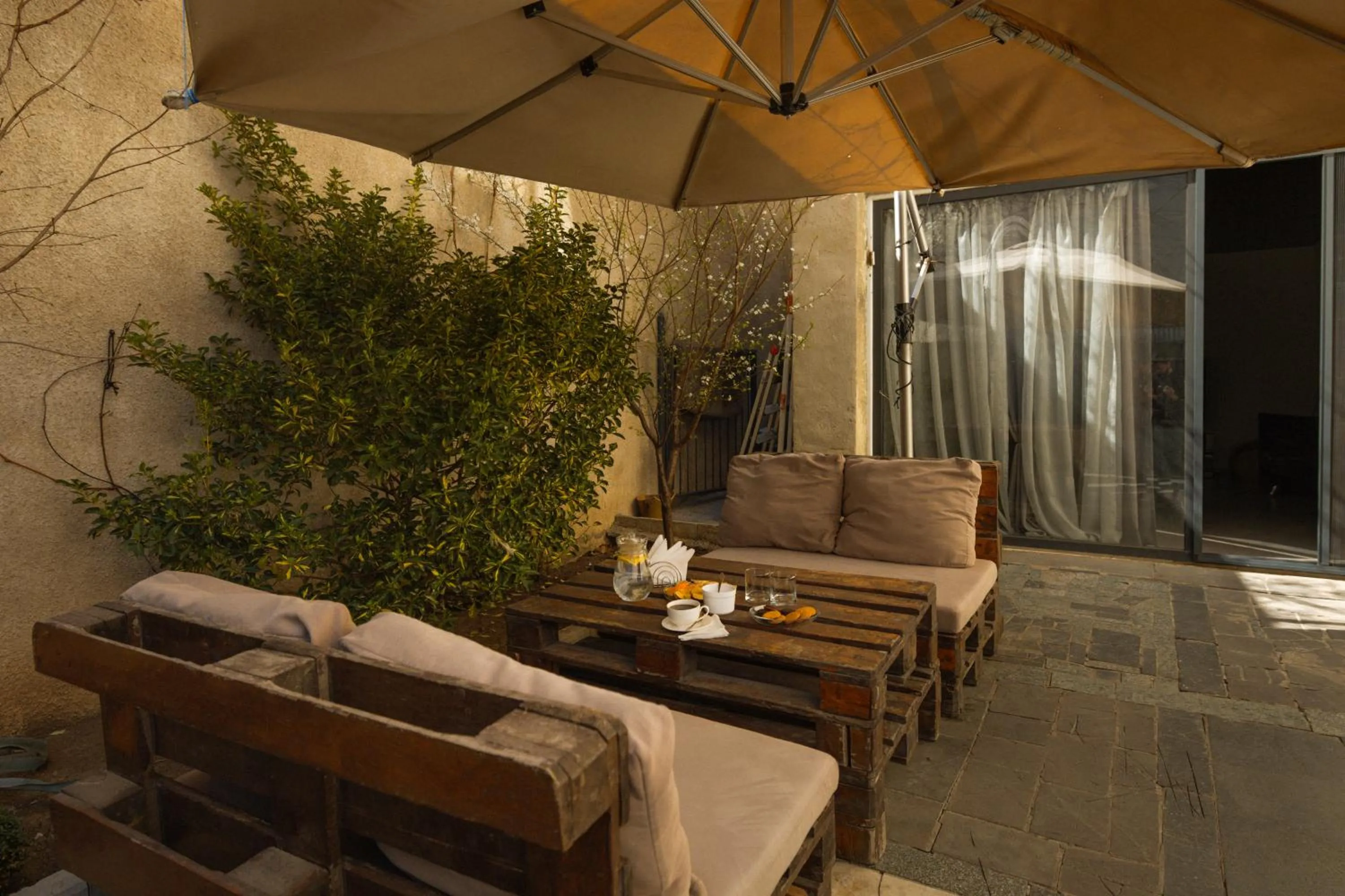 Garden in Hotel White House