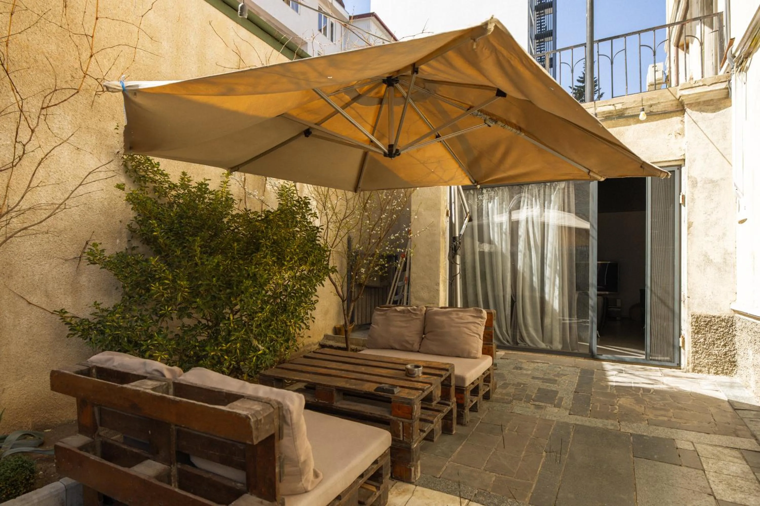 Garden in Hotel White House