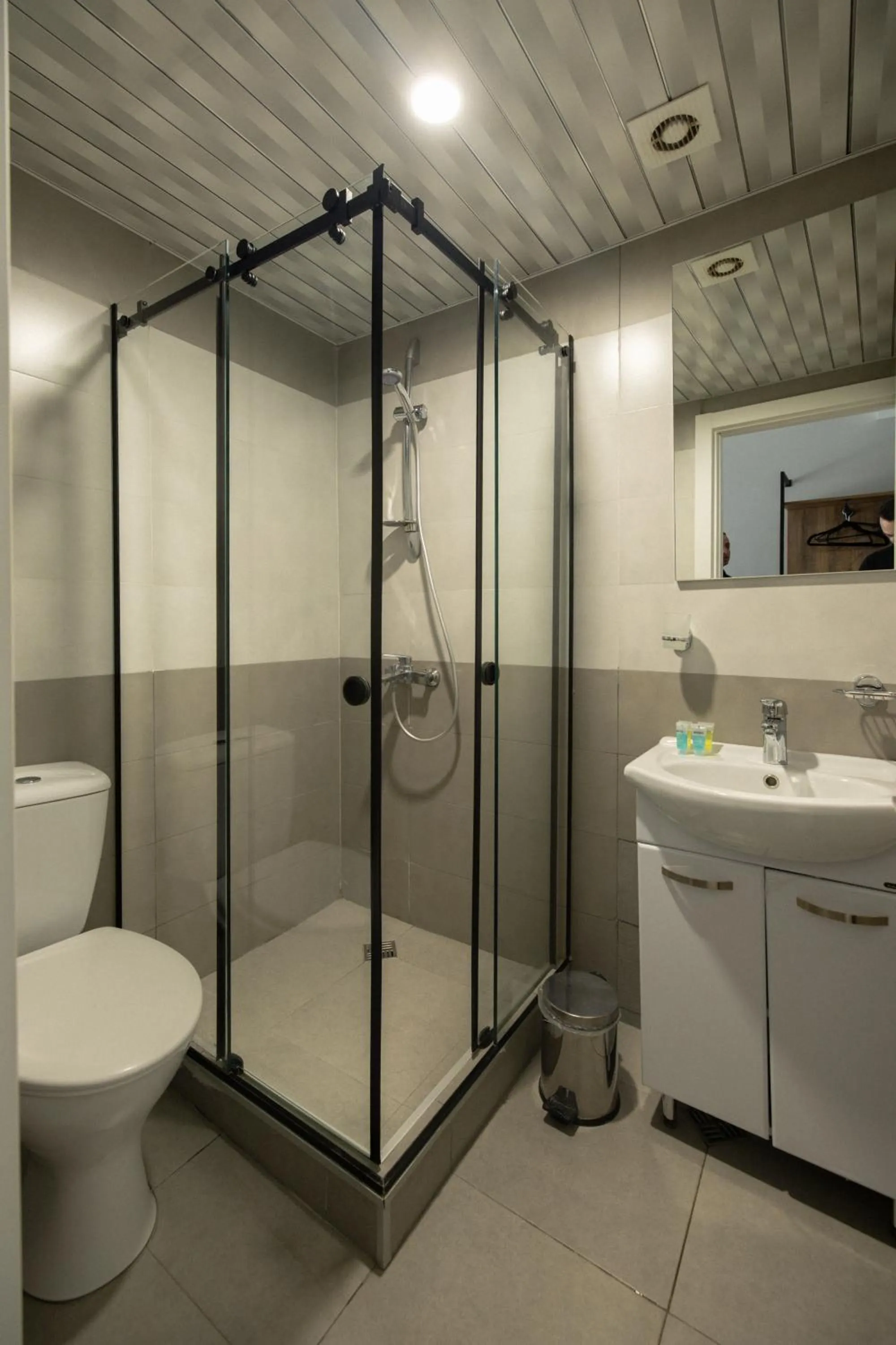 Bathroom in Hotel White House