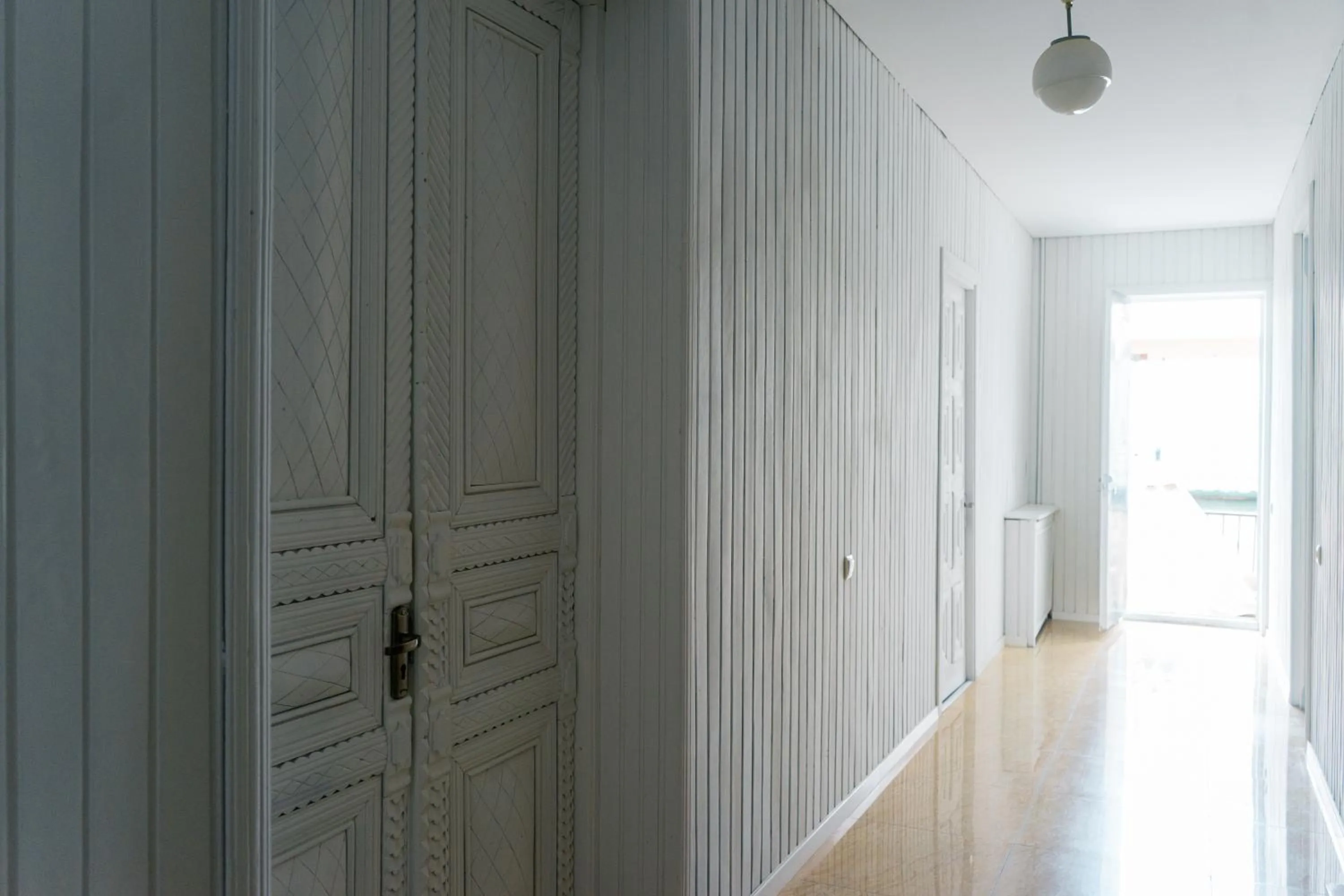 Property building in Hotel White House