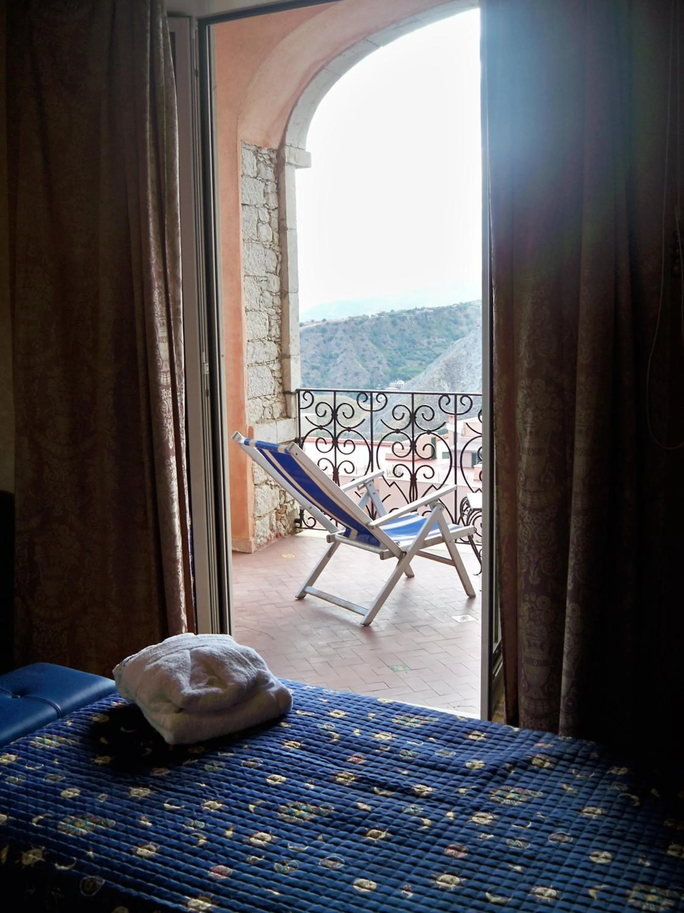 Balcony/Terrace, Bed in Taormina Park Hotel