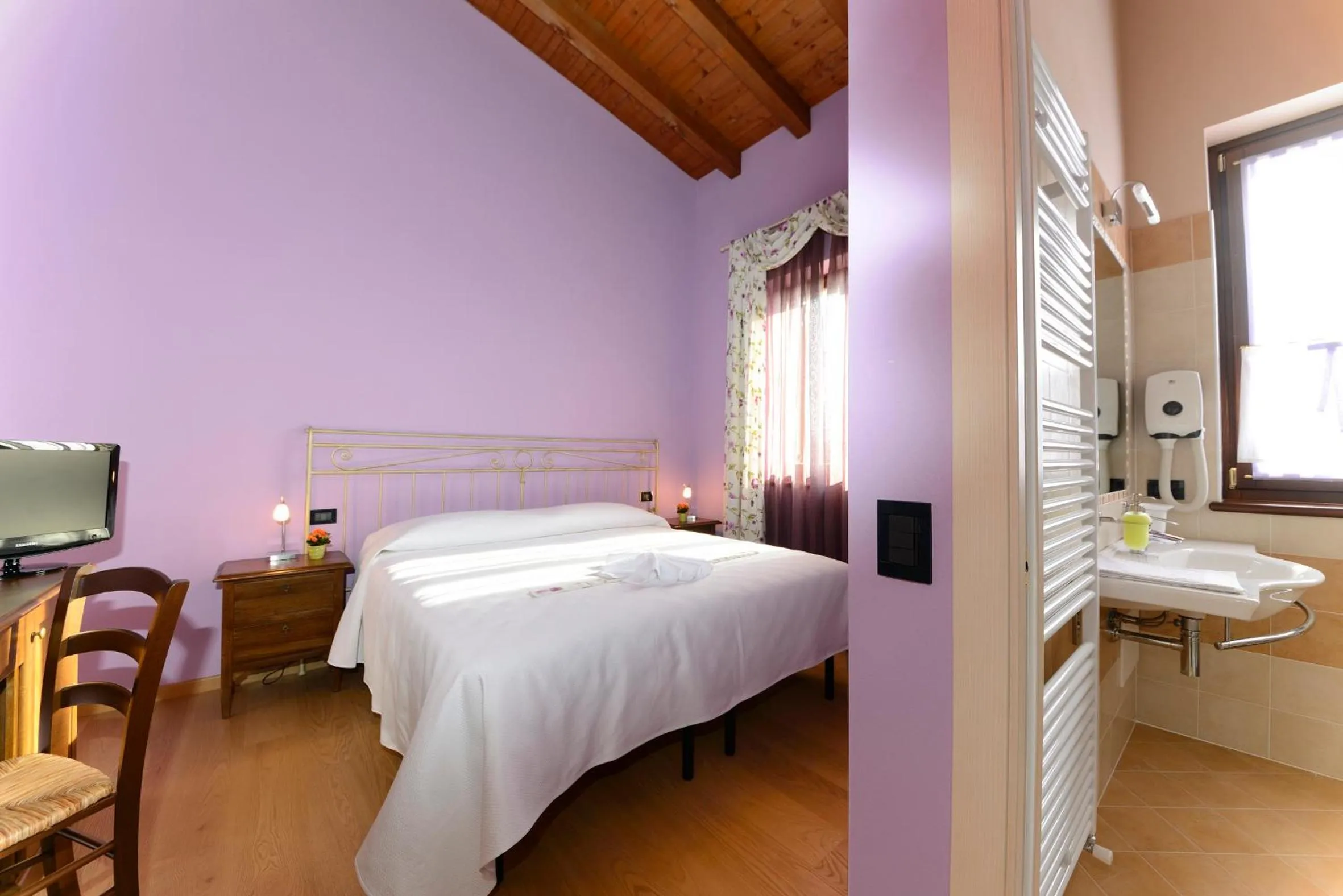 Photo of the whole room, Bed in Agriturismo Bacche di Bosco