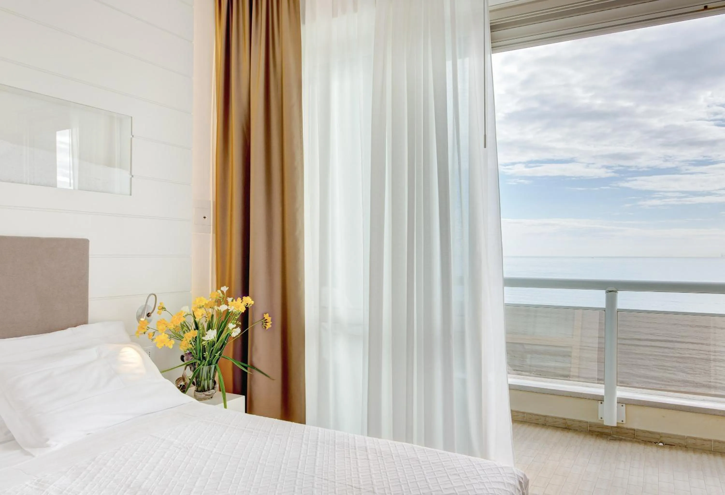 View (from property/room), Bed in Hotel Majestic