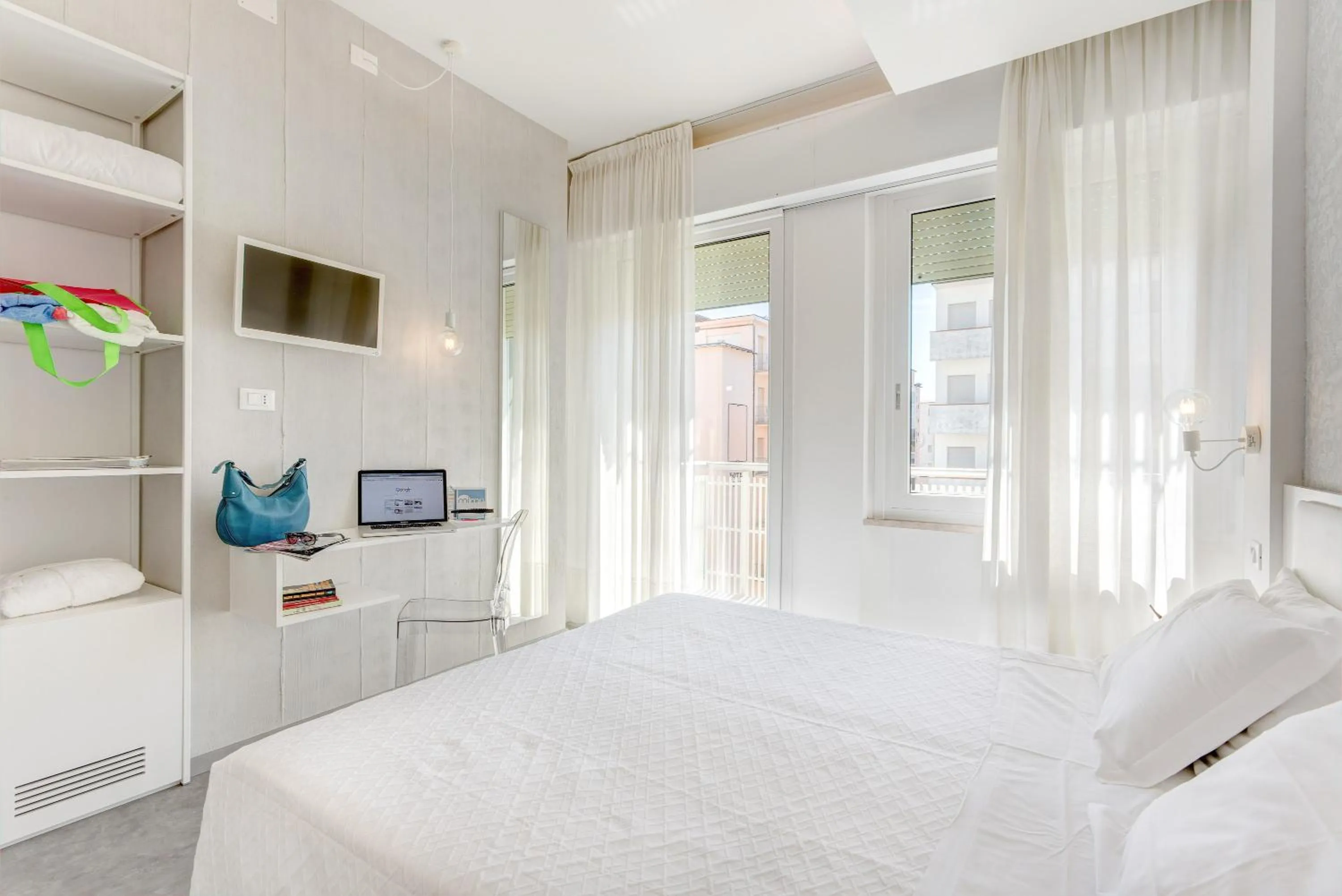 TV and multimedia, Bed in Hotel Majestic