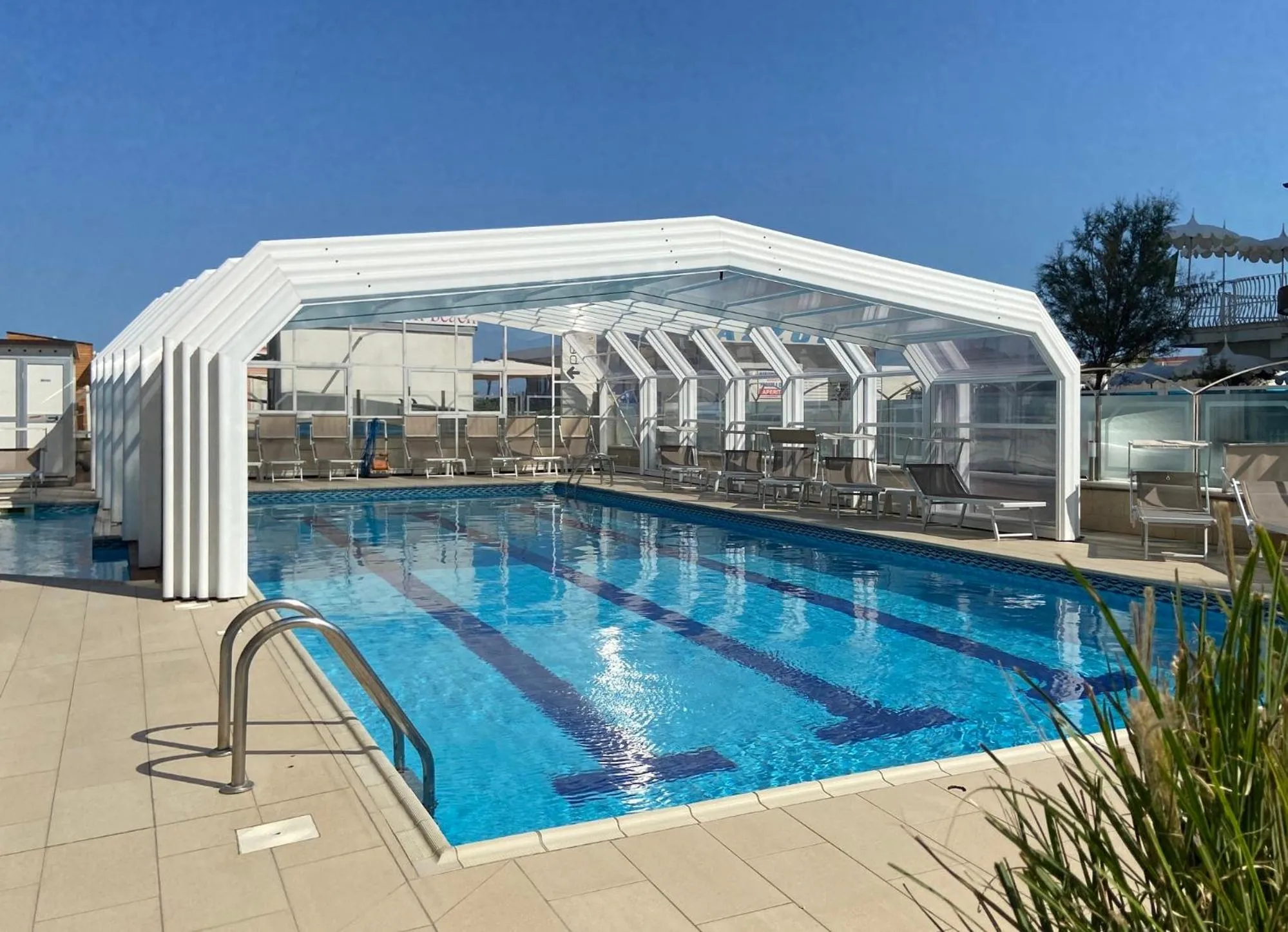 Swimming pool in Hotel Majestic