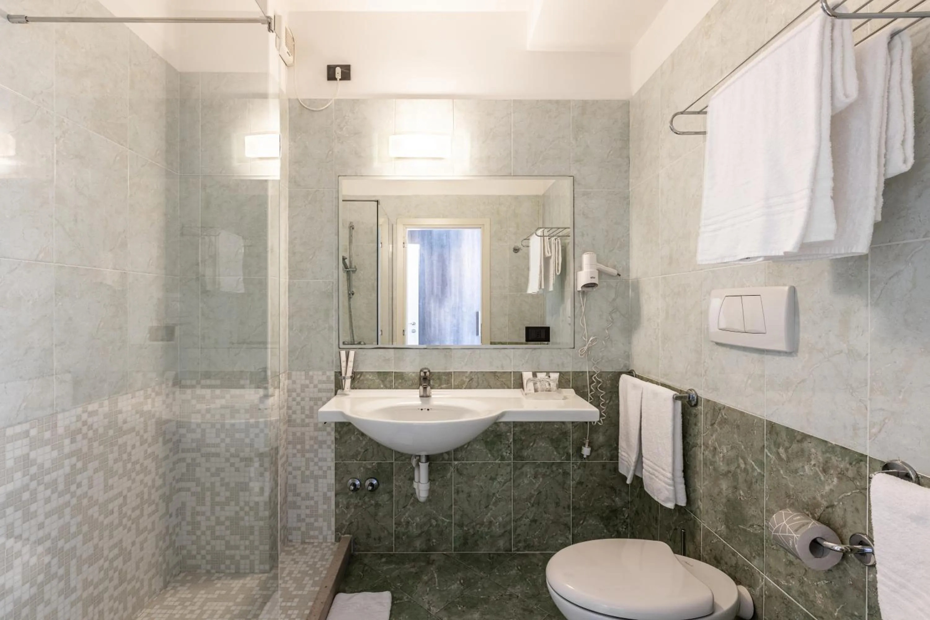 Shower in Hotel Cristallo