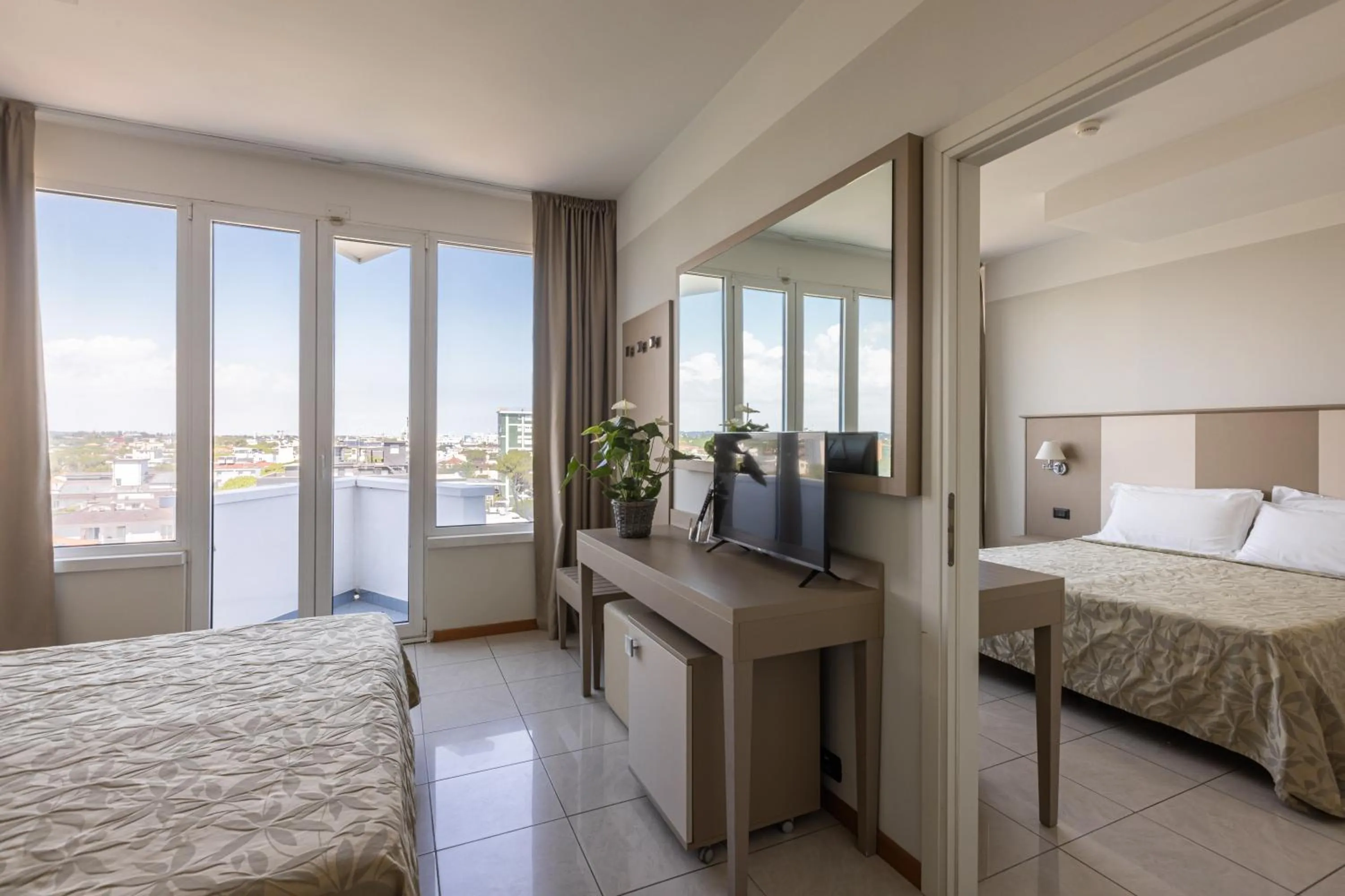 Balcony/Terrace, Bed in Hotel Cristallo