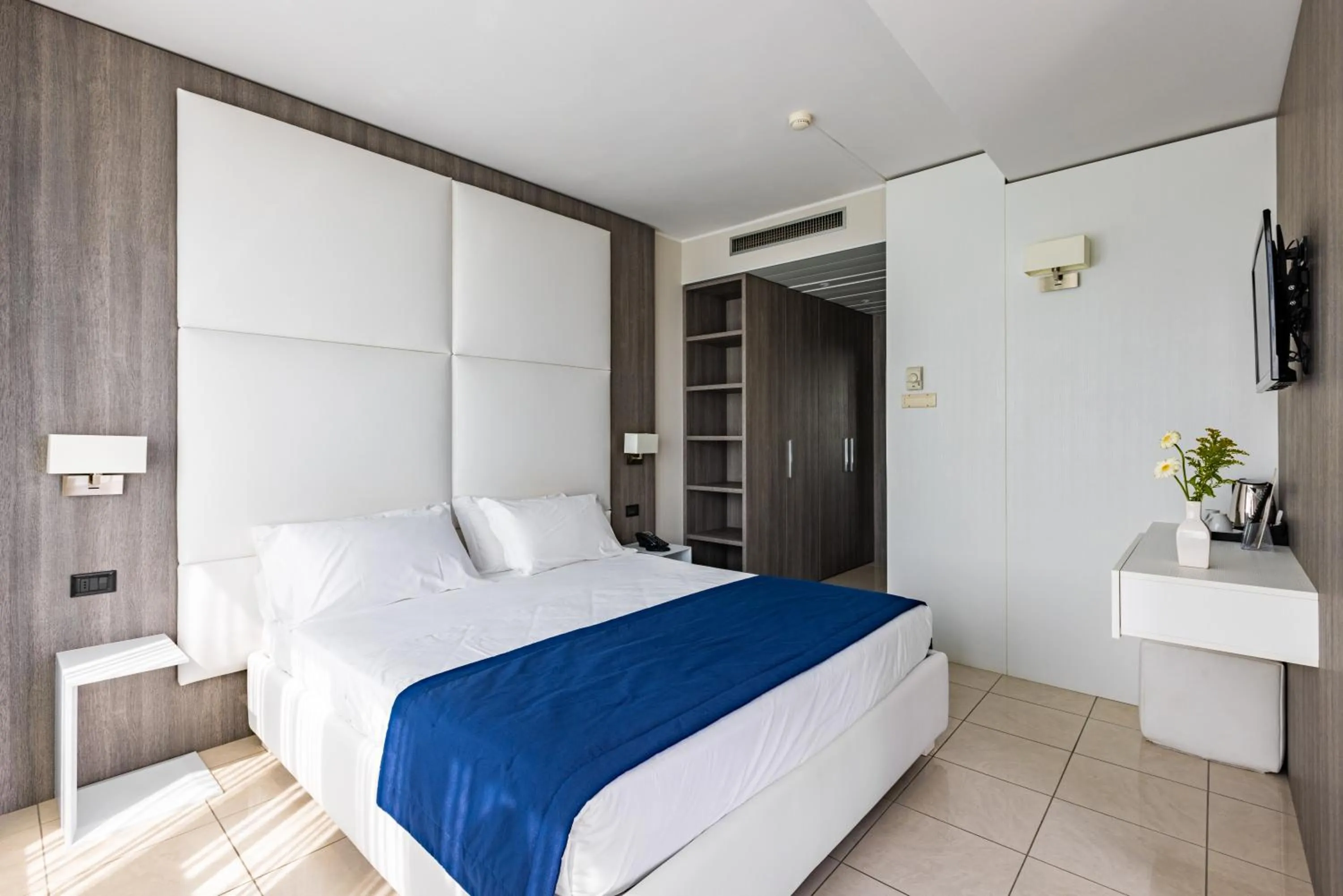 Photo of the whole room, Bed in Hotel Cristallo