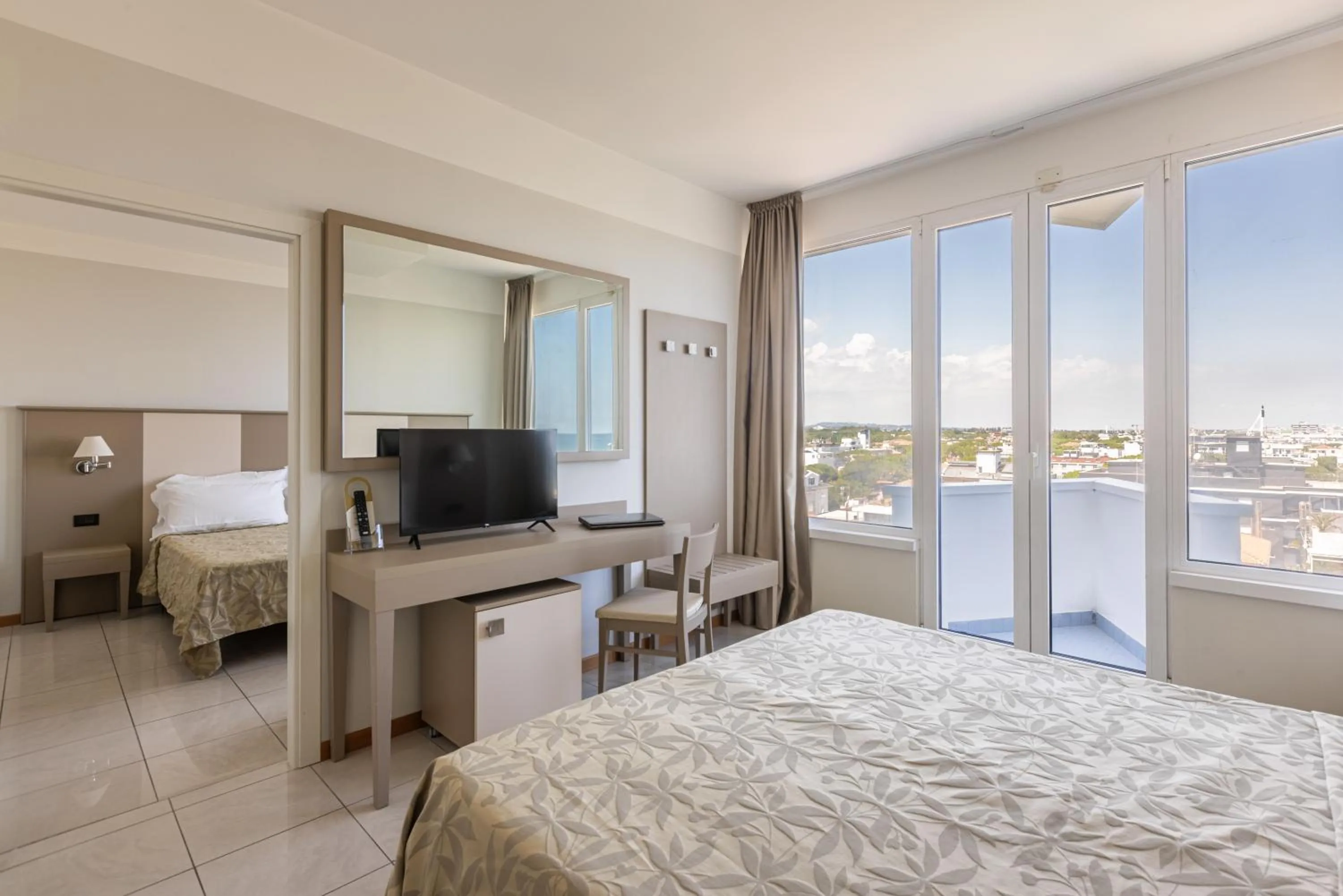 Balcony/Terrace, Bed in Hotel Cristallo