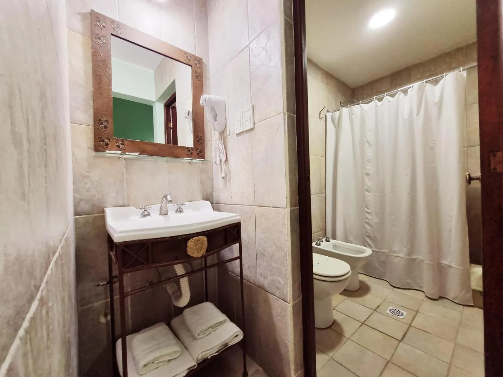 Bathroom in Refugio del Inca