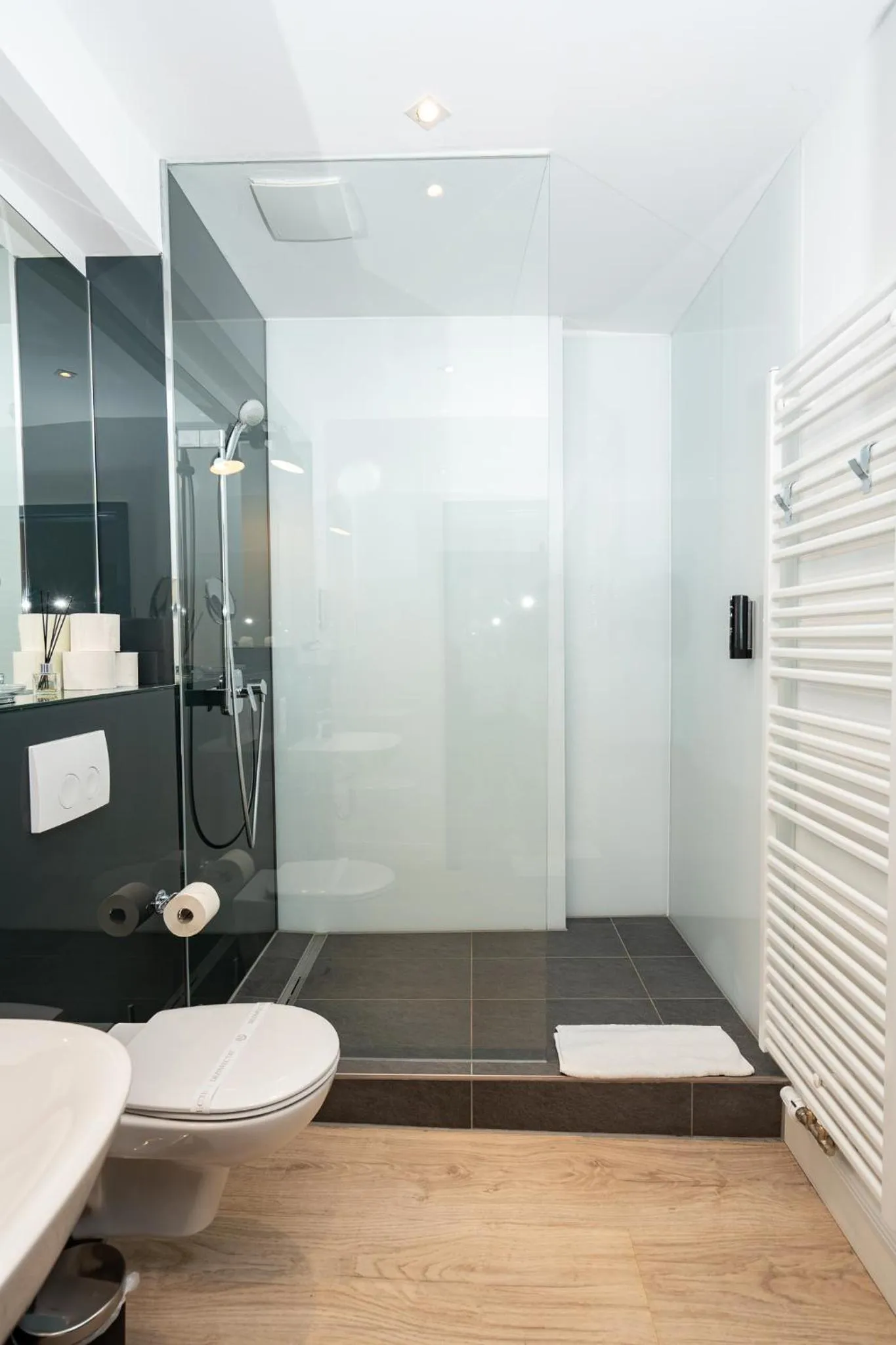 Shower in Homaris Strandhaus Blankenese