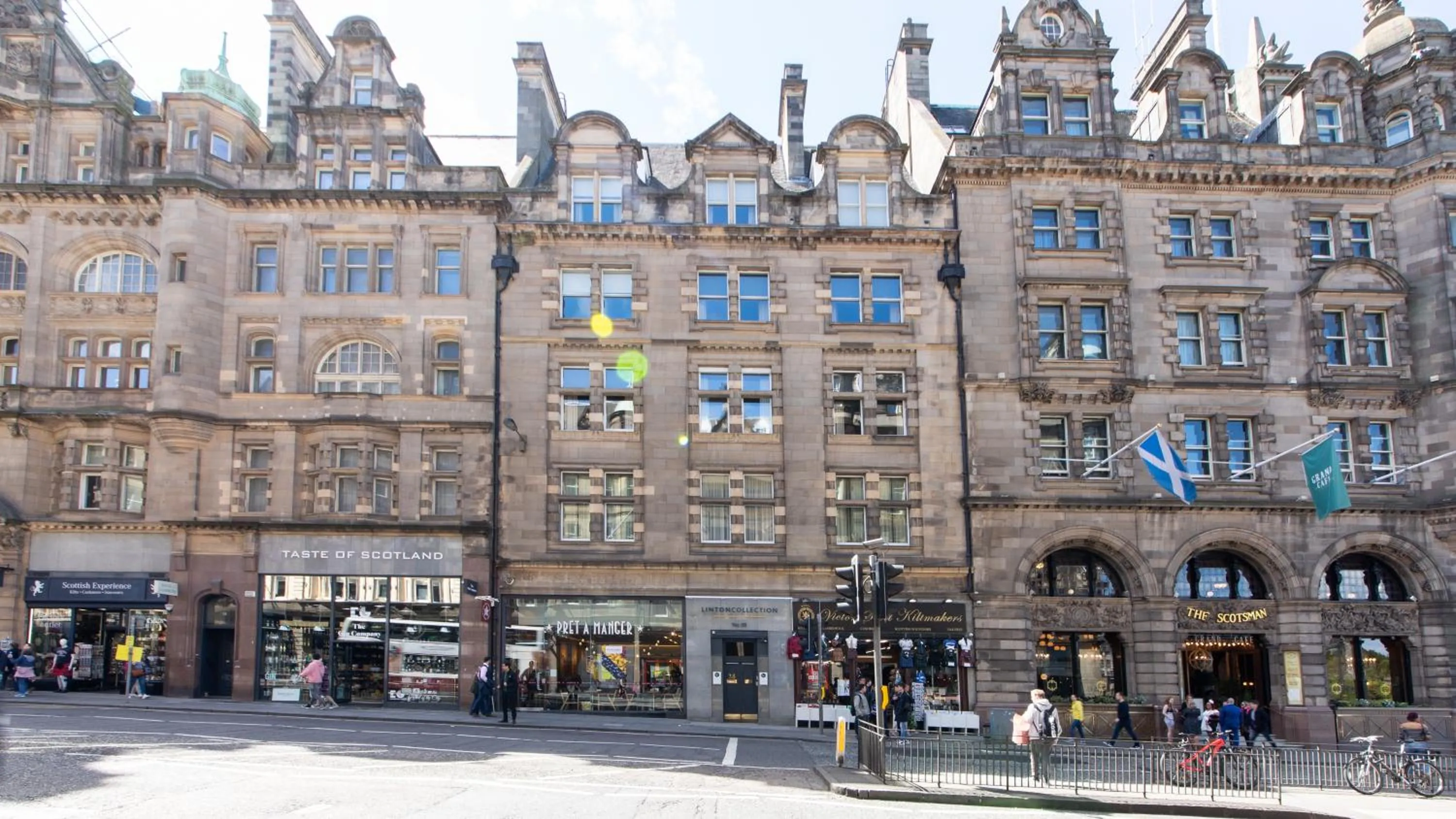 Facade/entrance in Linton Collection - 28 North Bridge