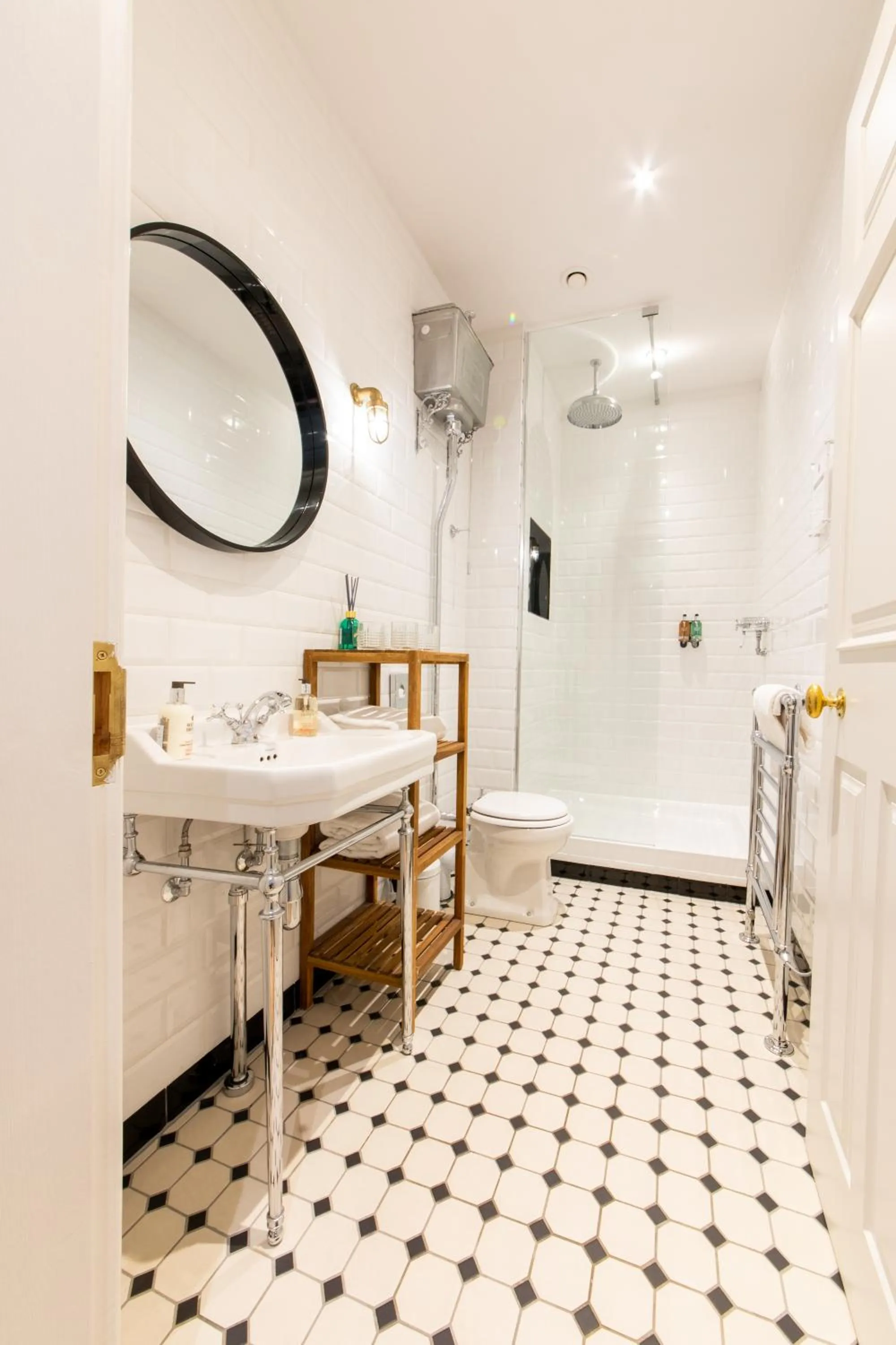 Toilet in Linton Collection - 28 North Bridge