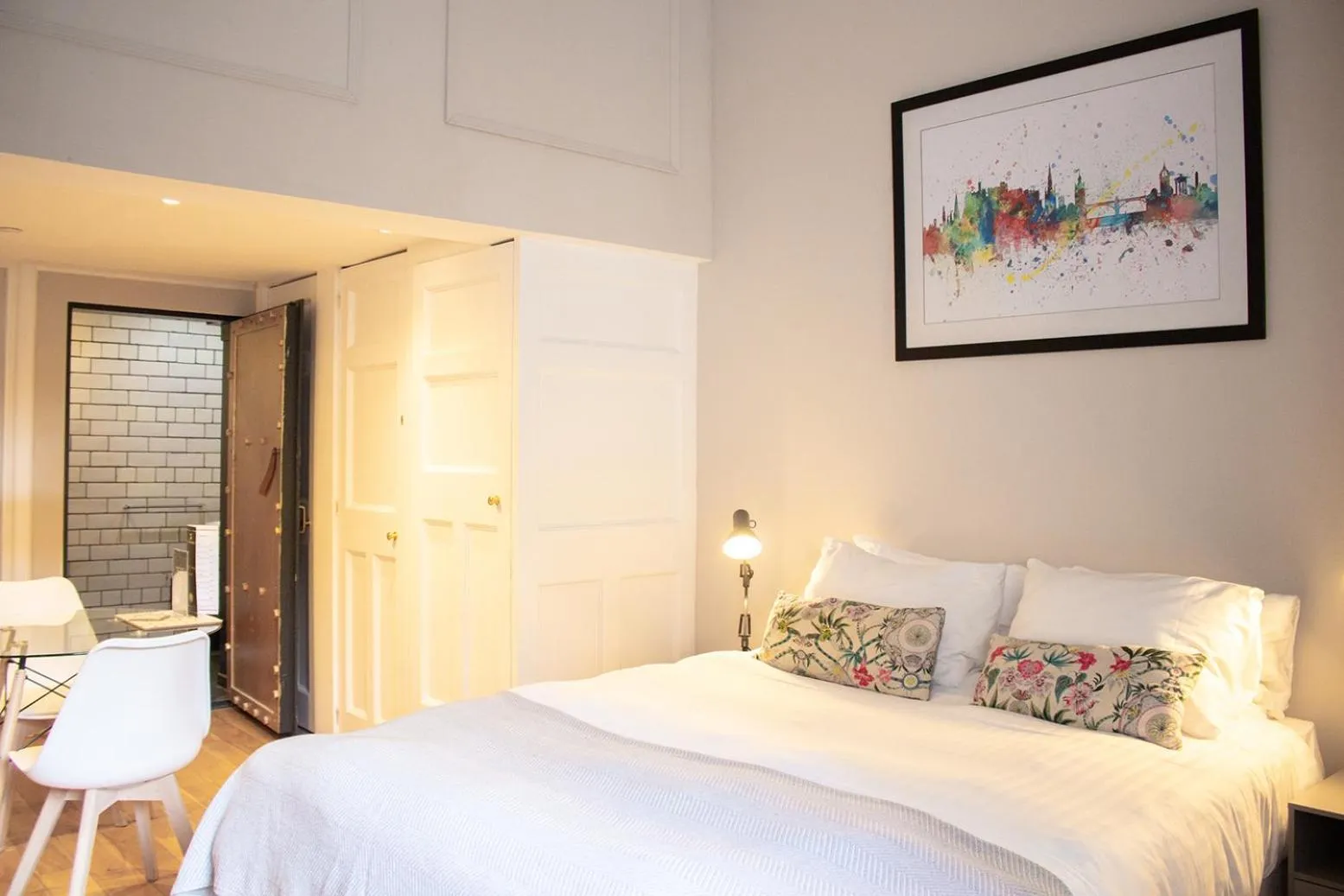 Toilet, Bed in Linton Collection - 28 North Bridge