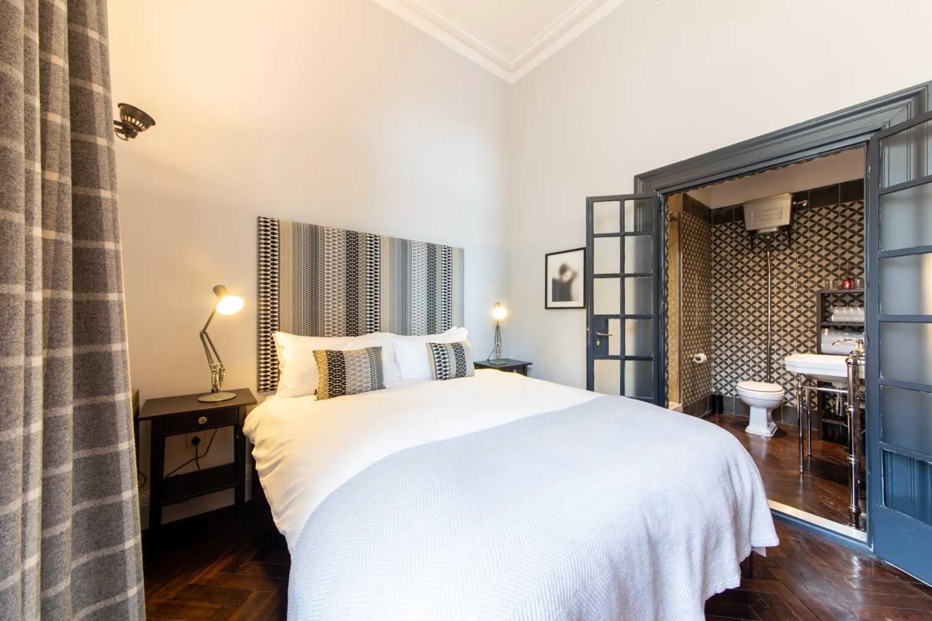 Bathroom, Bed in Linton Collection - 28 North Bridge