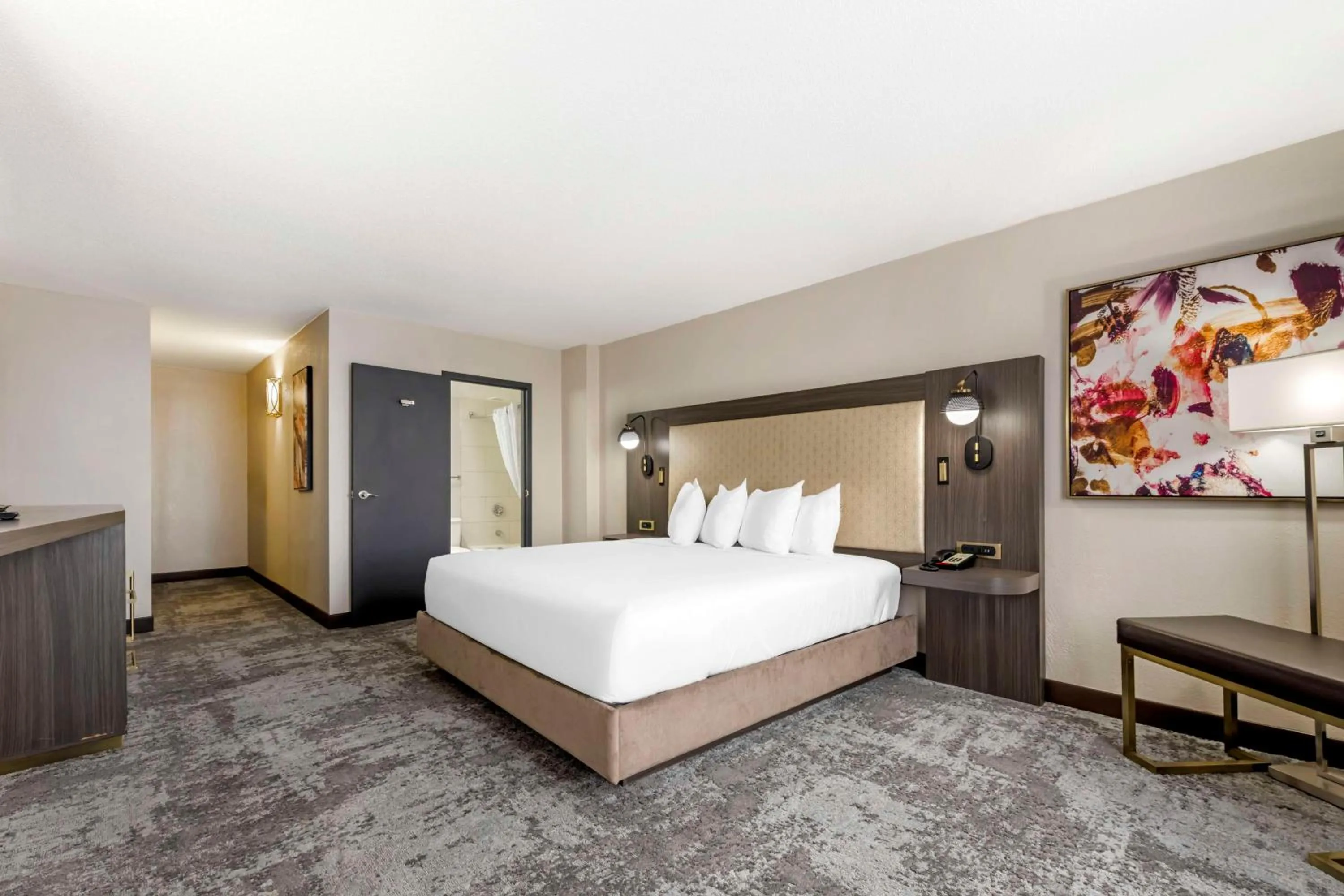 Bedroom, Bed in Best Western Brooklyn Center Hotel & Conference Center