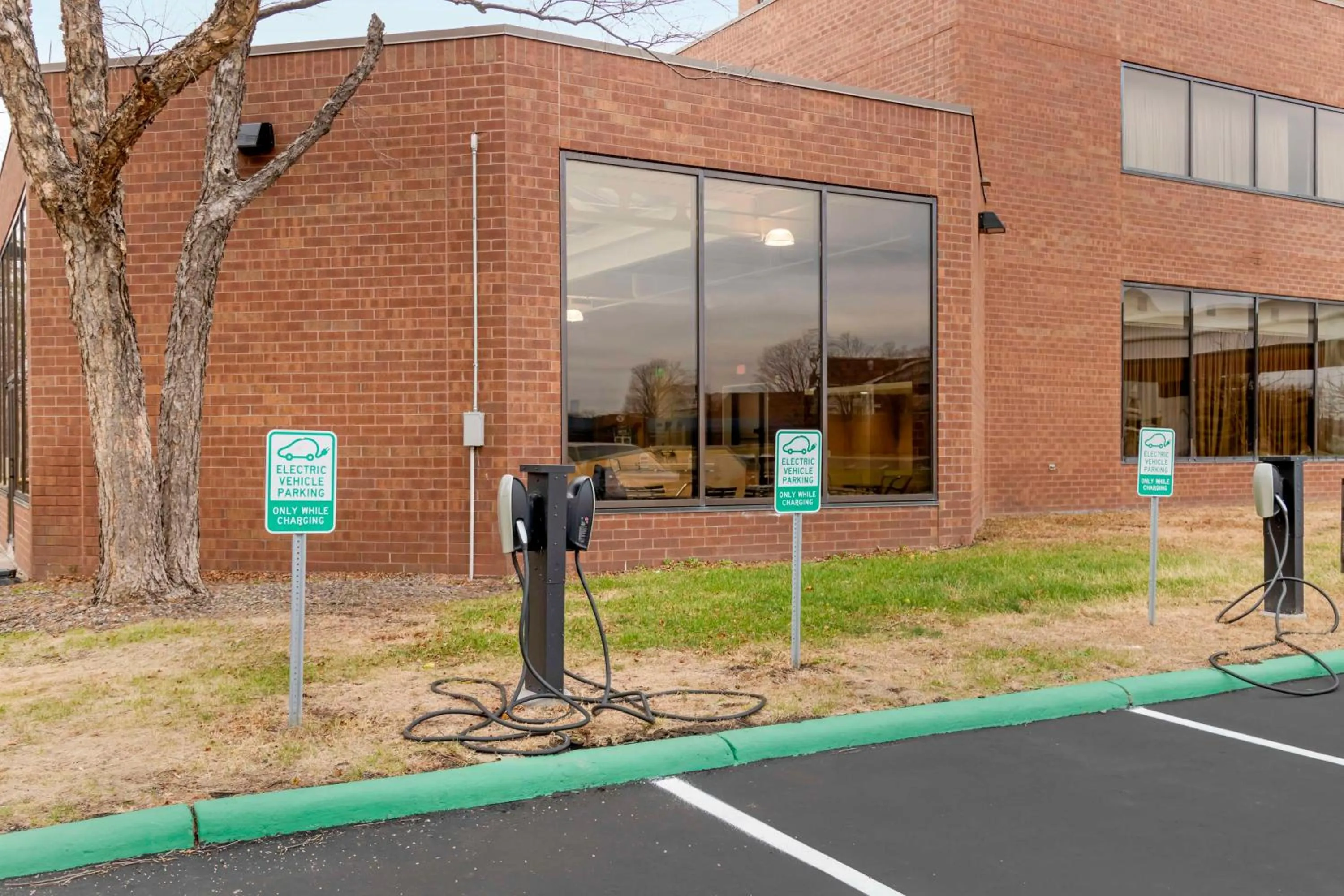 Property building in Best Western Brooklyn Center Hotel & Conference Center