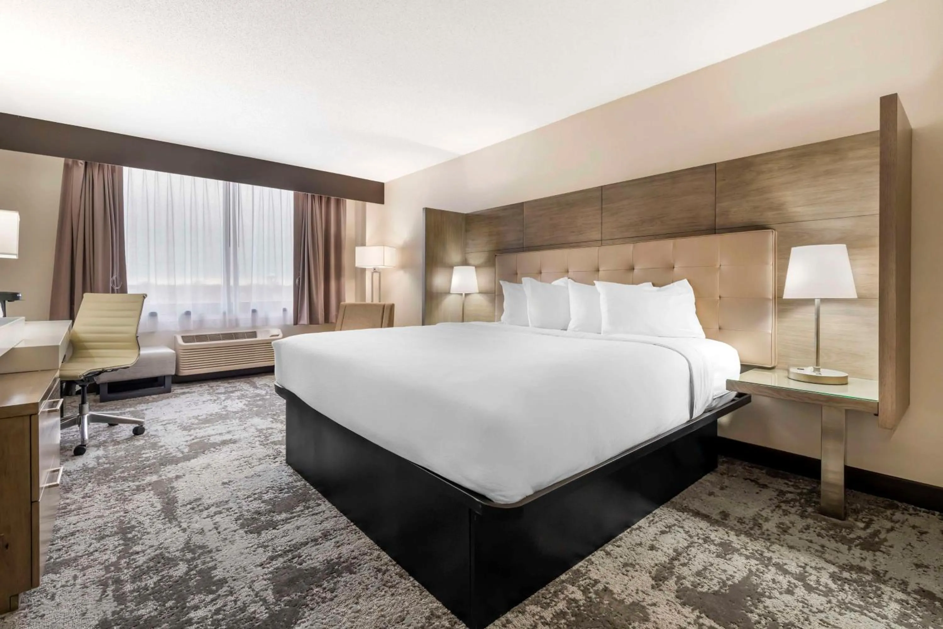 Bedroom, Bed in Best Western Brooklyn Center Hotel & Conference Center