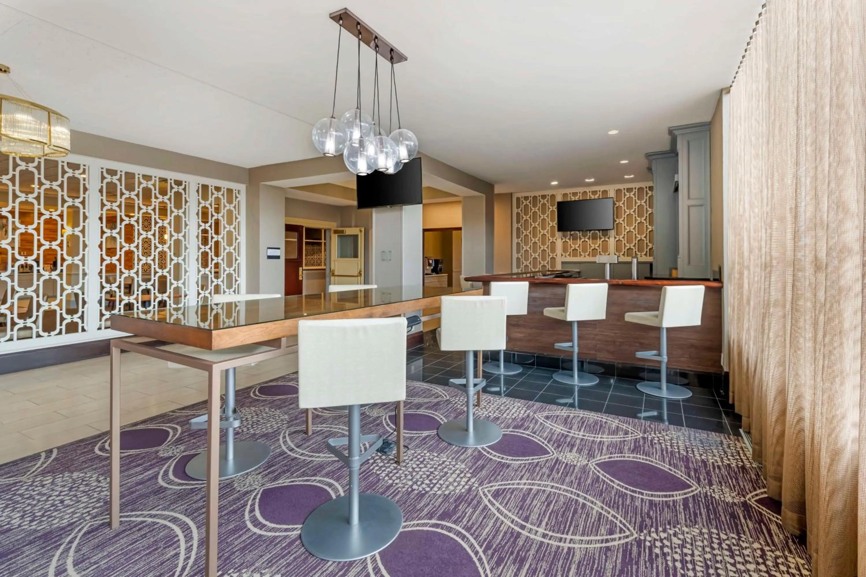 Communal lounge/ TV room in Best Western Brooklyn Center Hotel & Conference Center