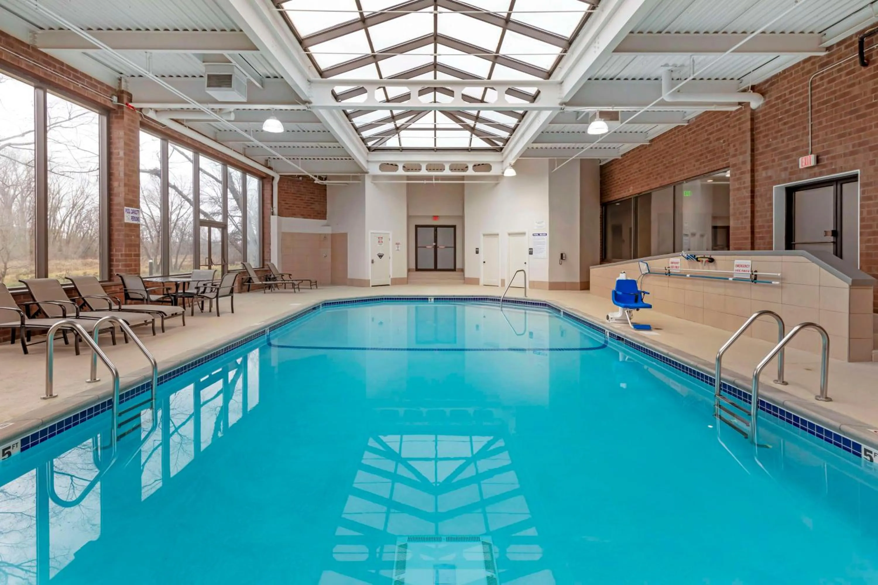 Pool view in Best Western Brooklyn Center Hotel & Conference Center