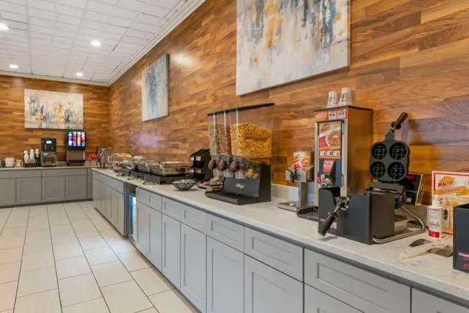 Breakfast in Best Western Brooklyn Center Hotel & Conference Center