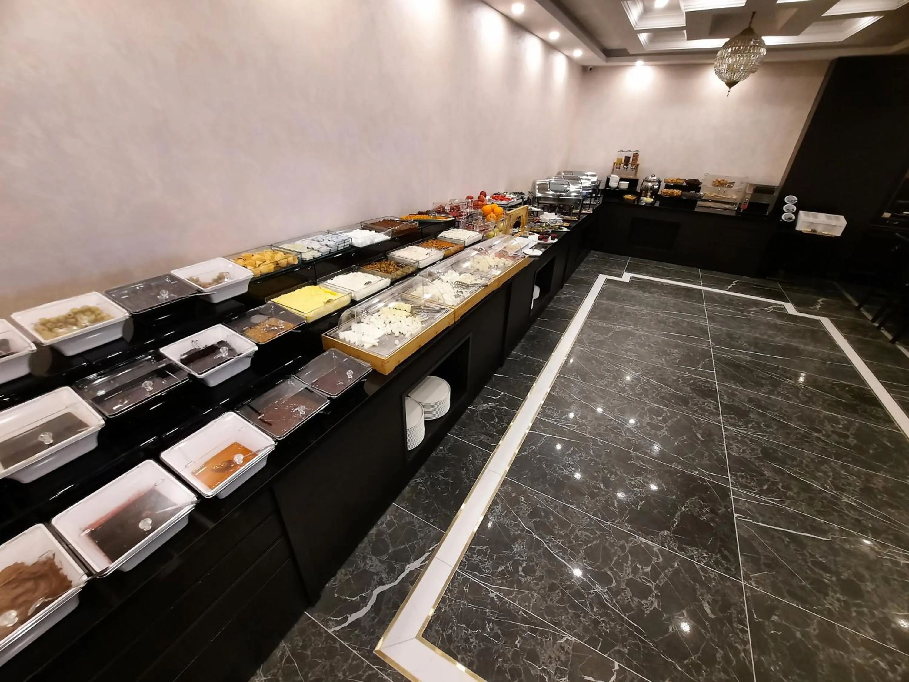 Restaurant/places to eat in BM HOTEL City
