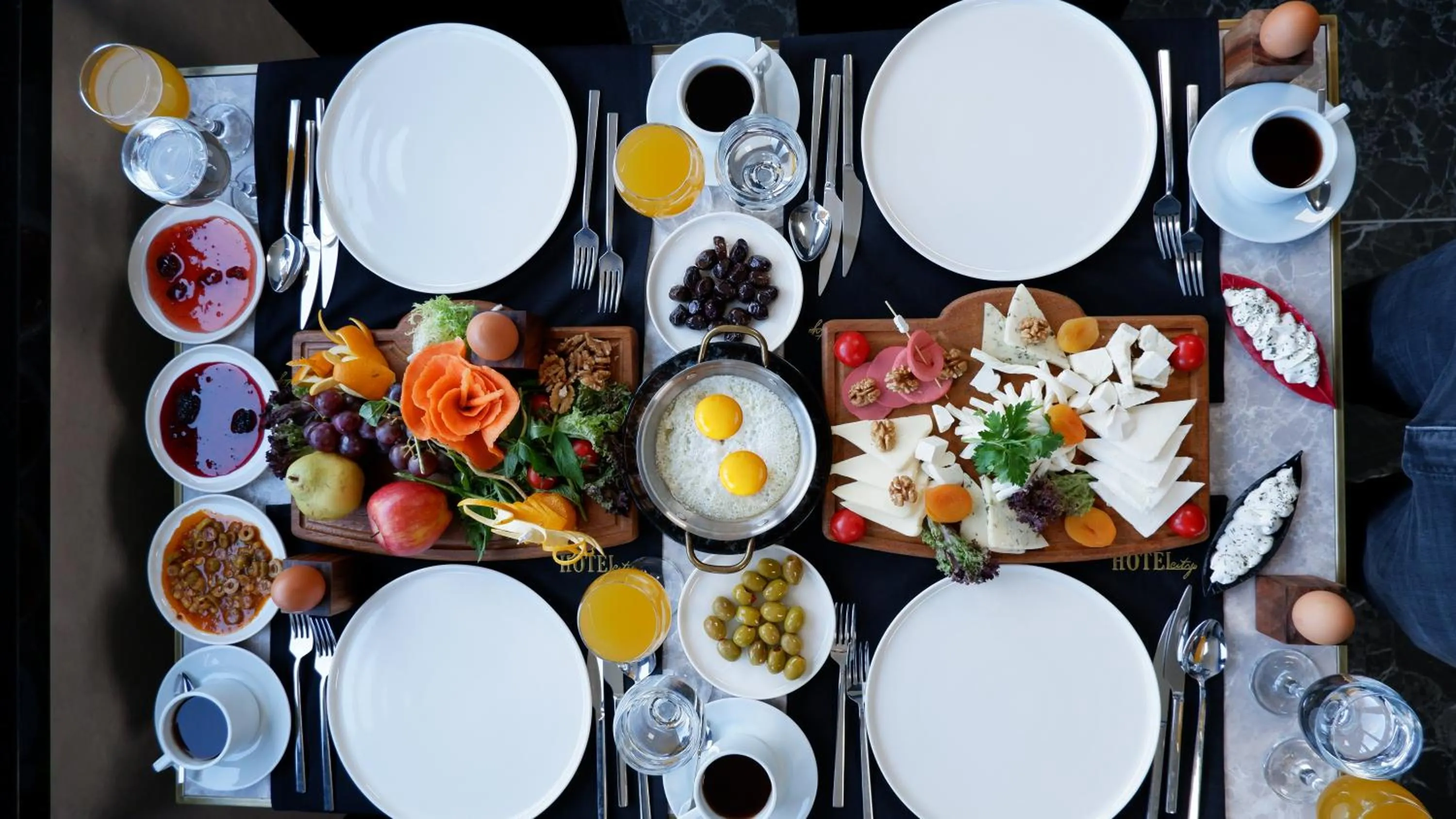 Restaurant/places to eat in BM HOTEL City