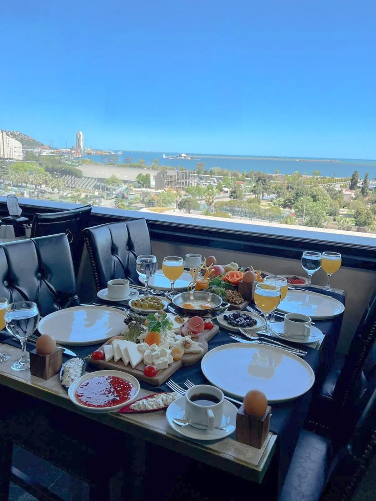 Restaurant/places to eat in BM HOTEL City