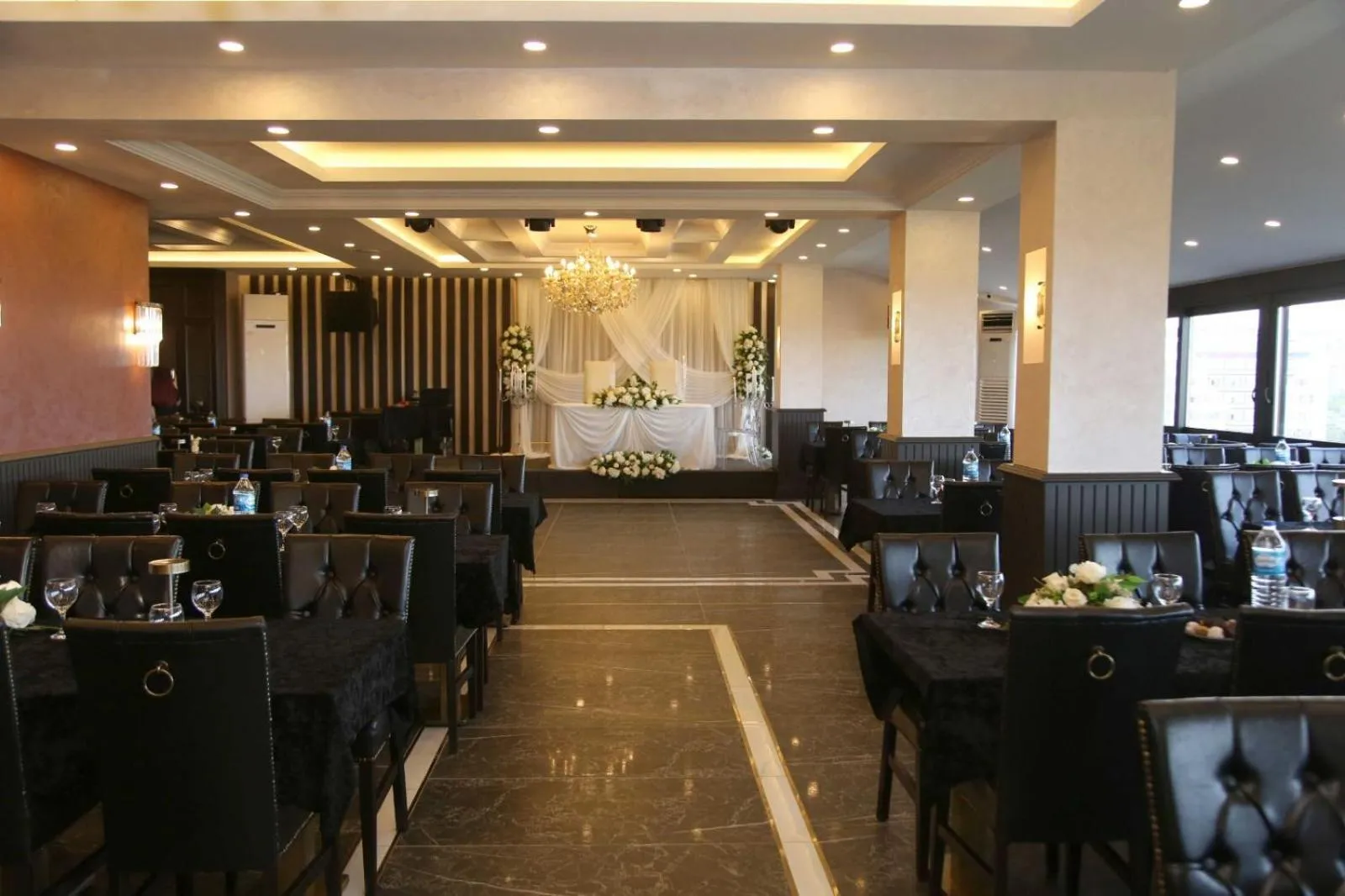 Restaurant/places to eat in BM HOTEL City