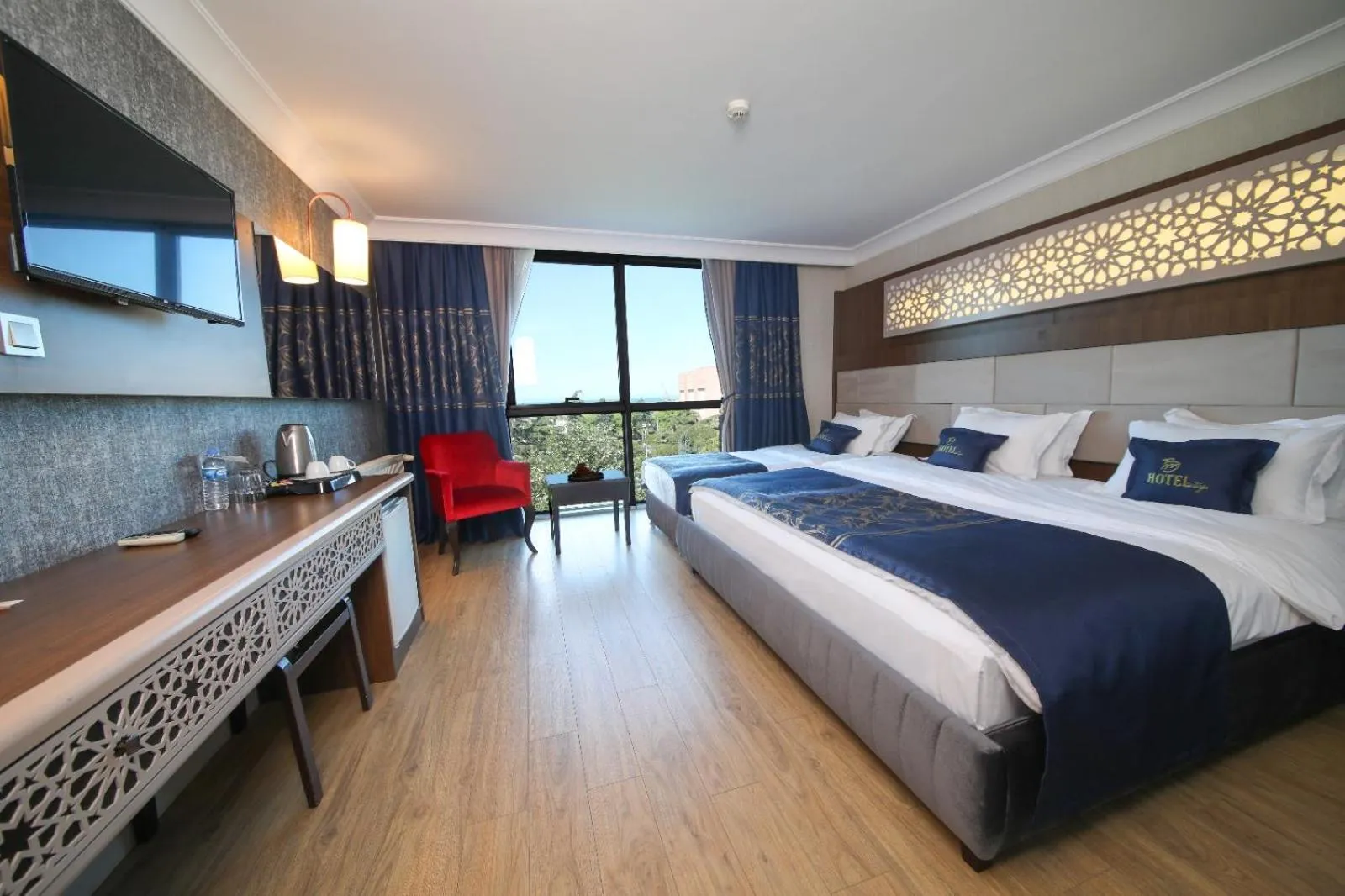 Photo of the whole room, Bed in BM HOTEL City