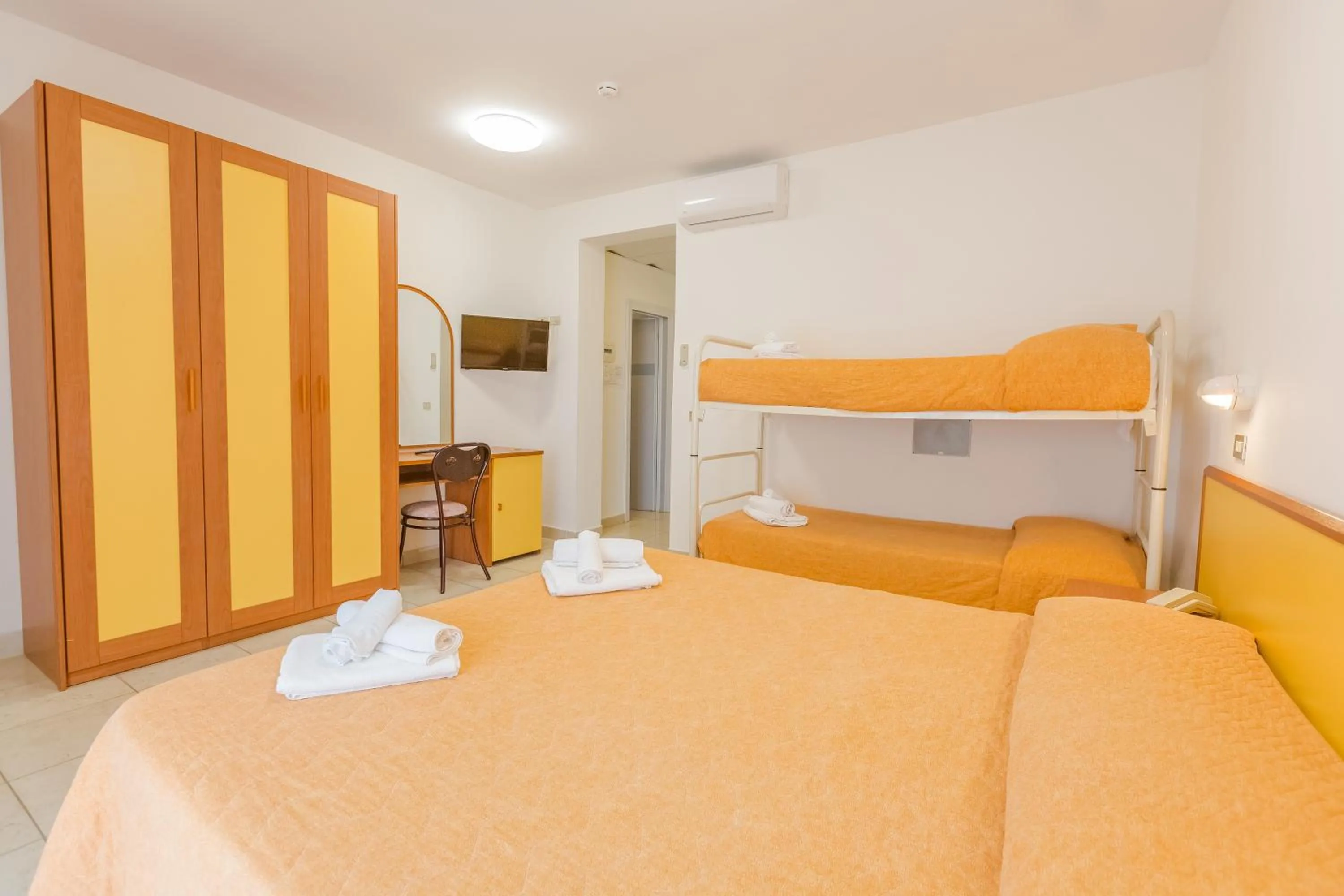 bunk bed, Bed in Hotel Marylise