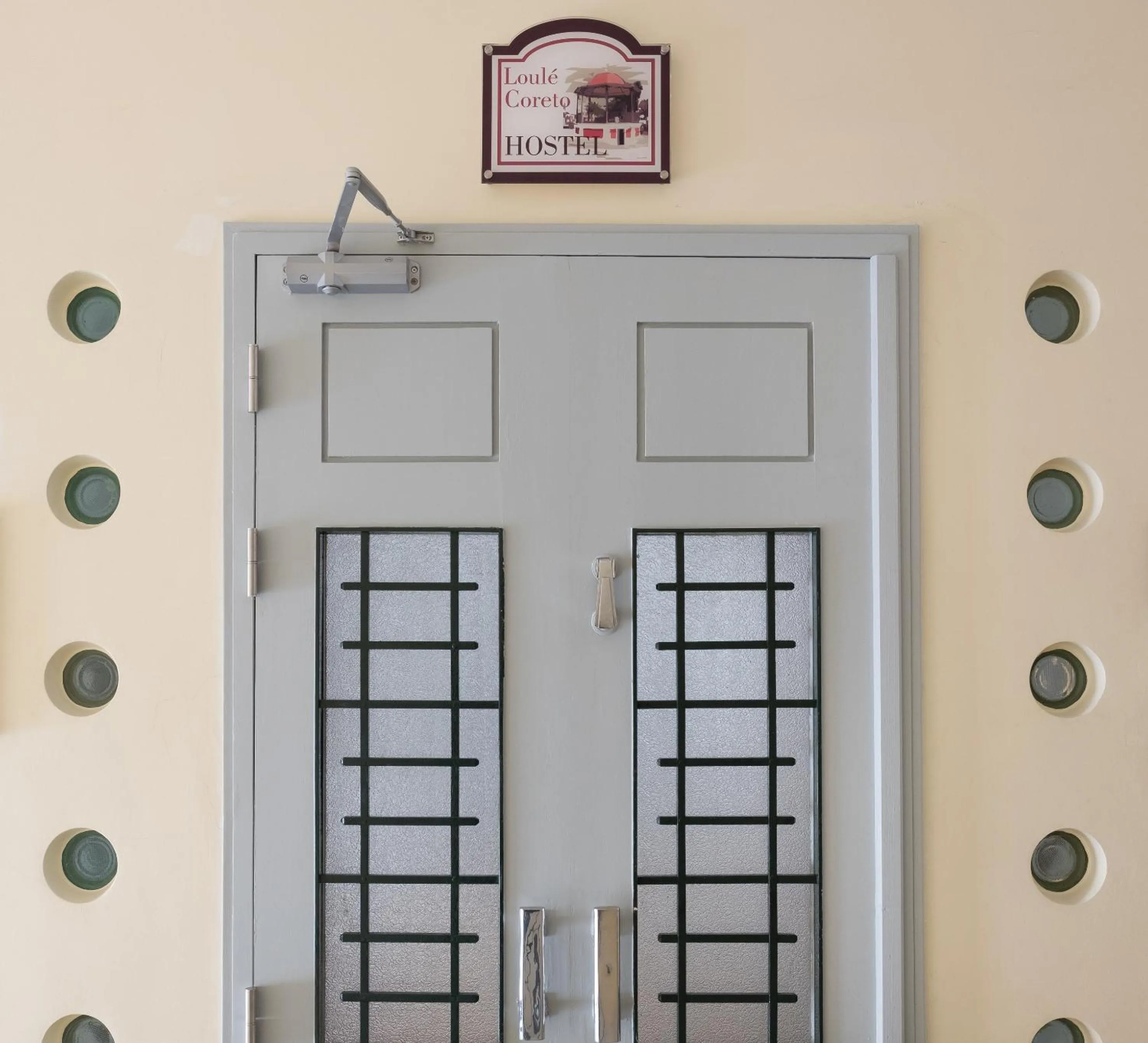 Facade/entrance in Loulé Coreto Hostel
