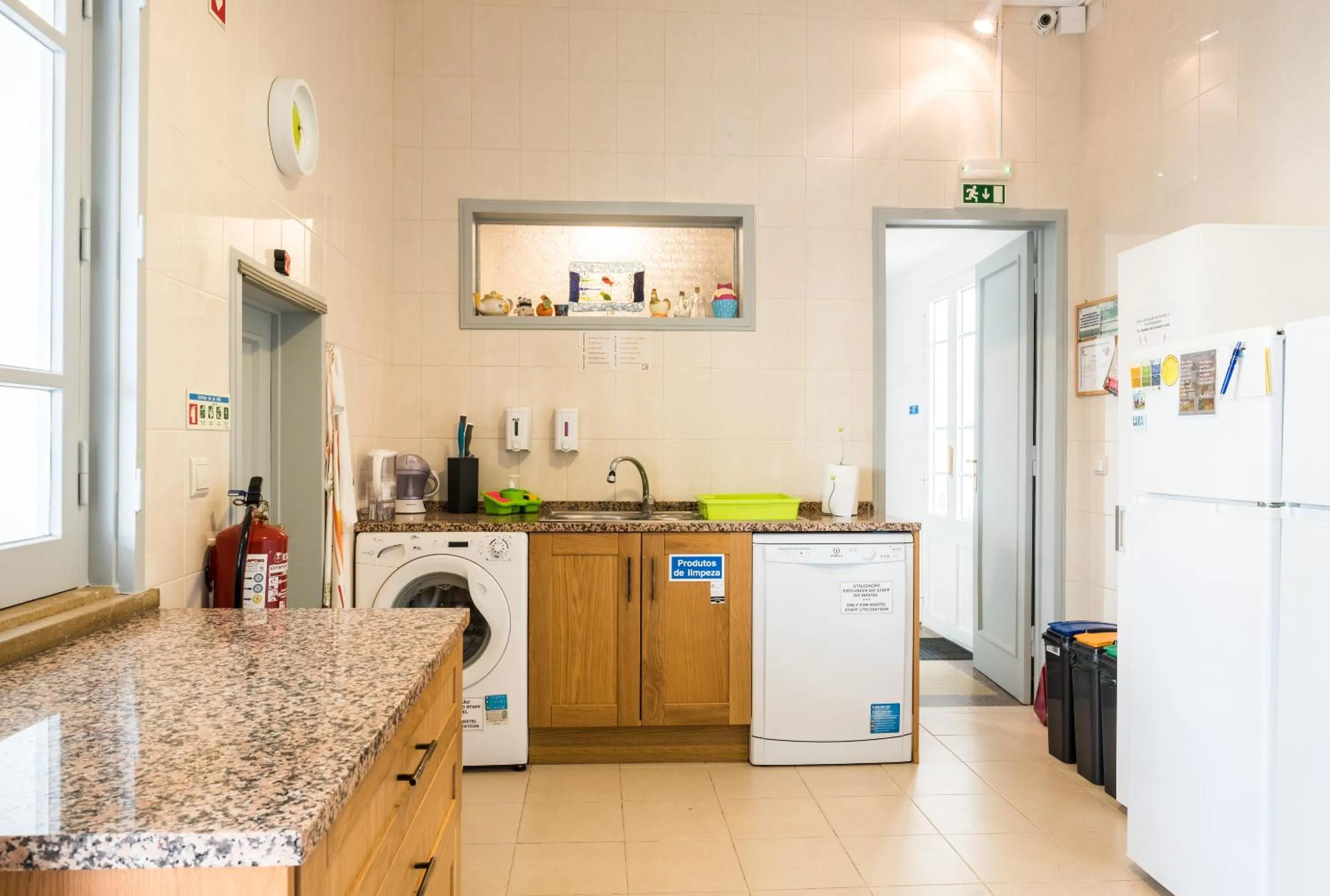 Kitchen or kitchenette in Loulé Coreto Hostel