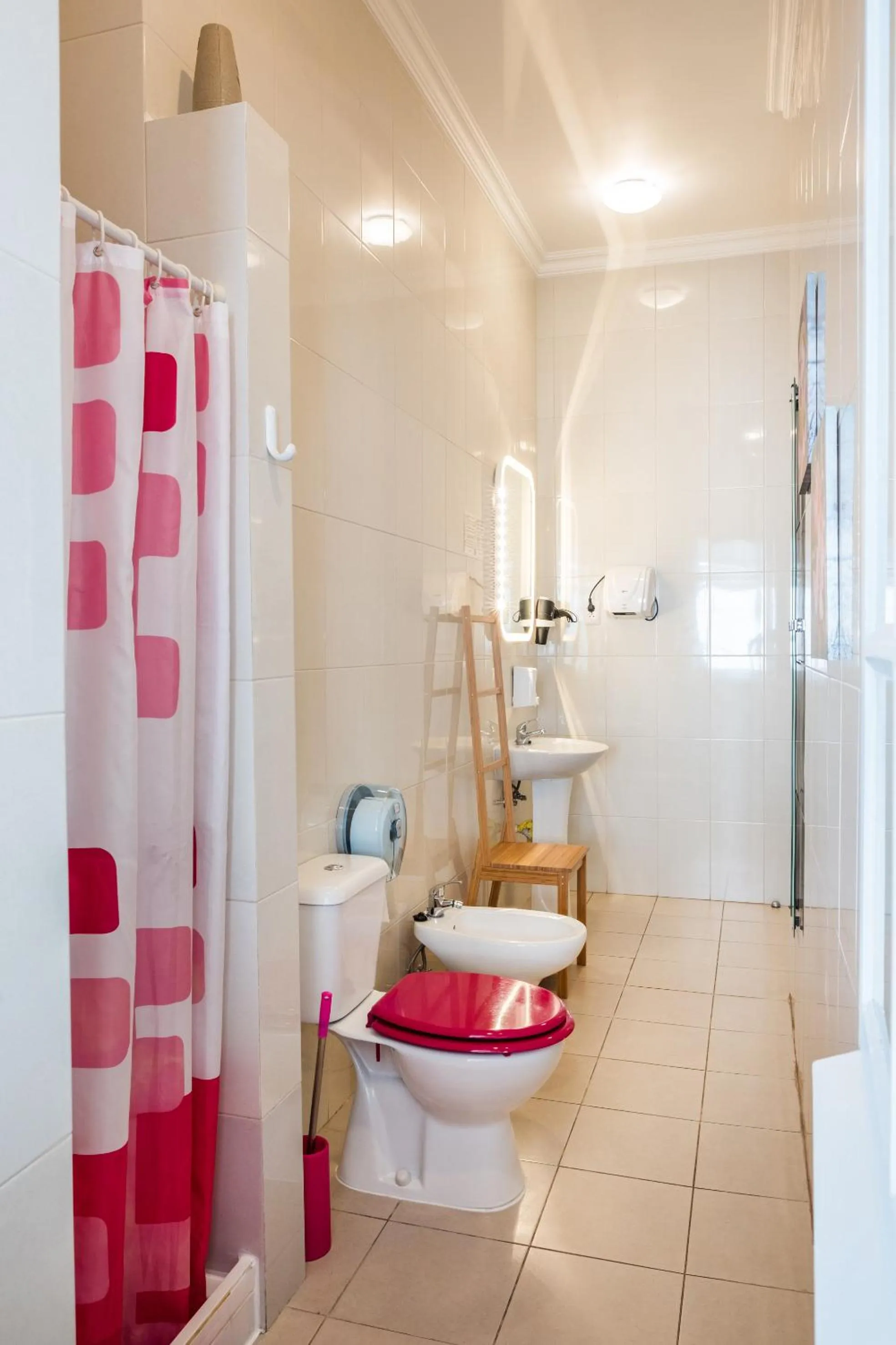 Shower in Loulé Coreto Hostel