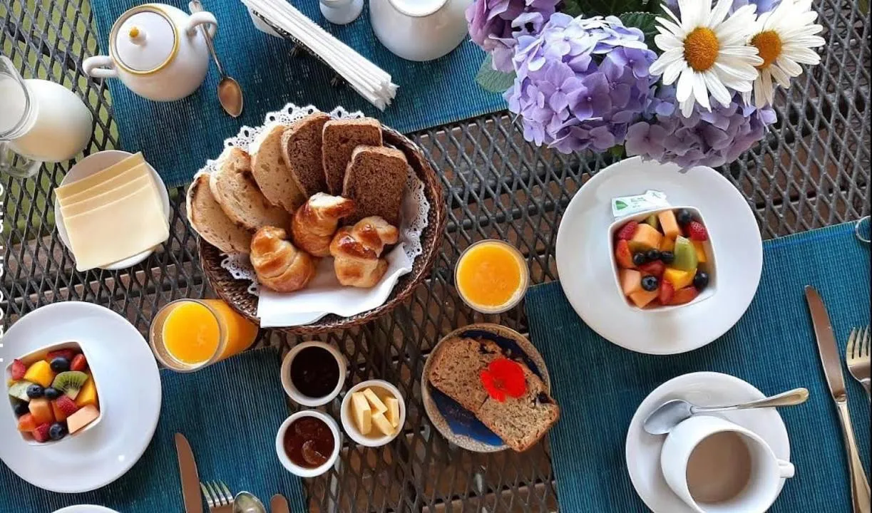 Breakfast in La Atrevida