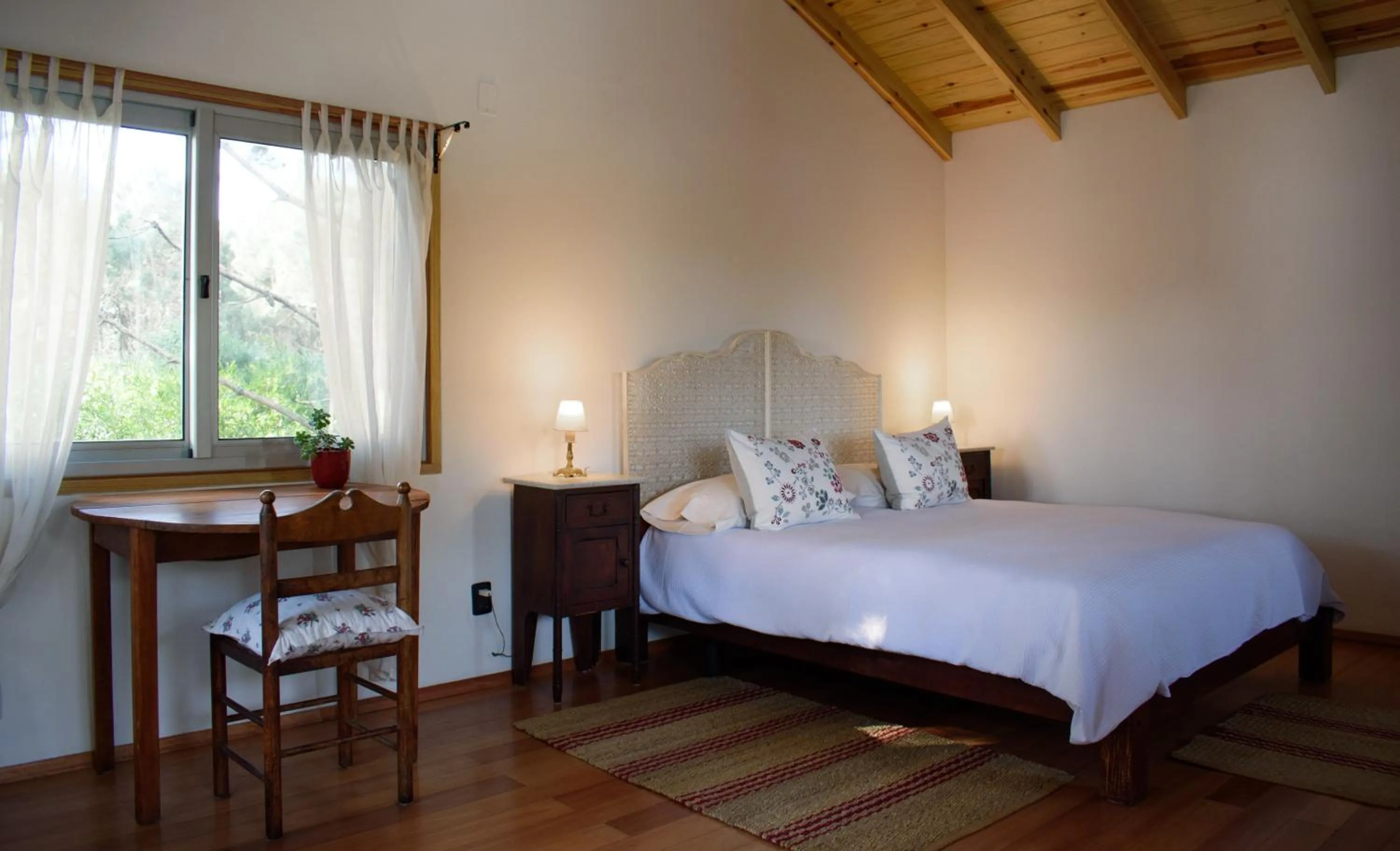 Bedroom, Bed in La Atrevida