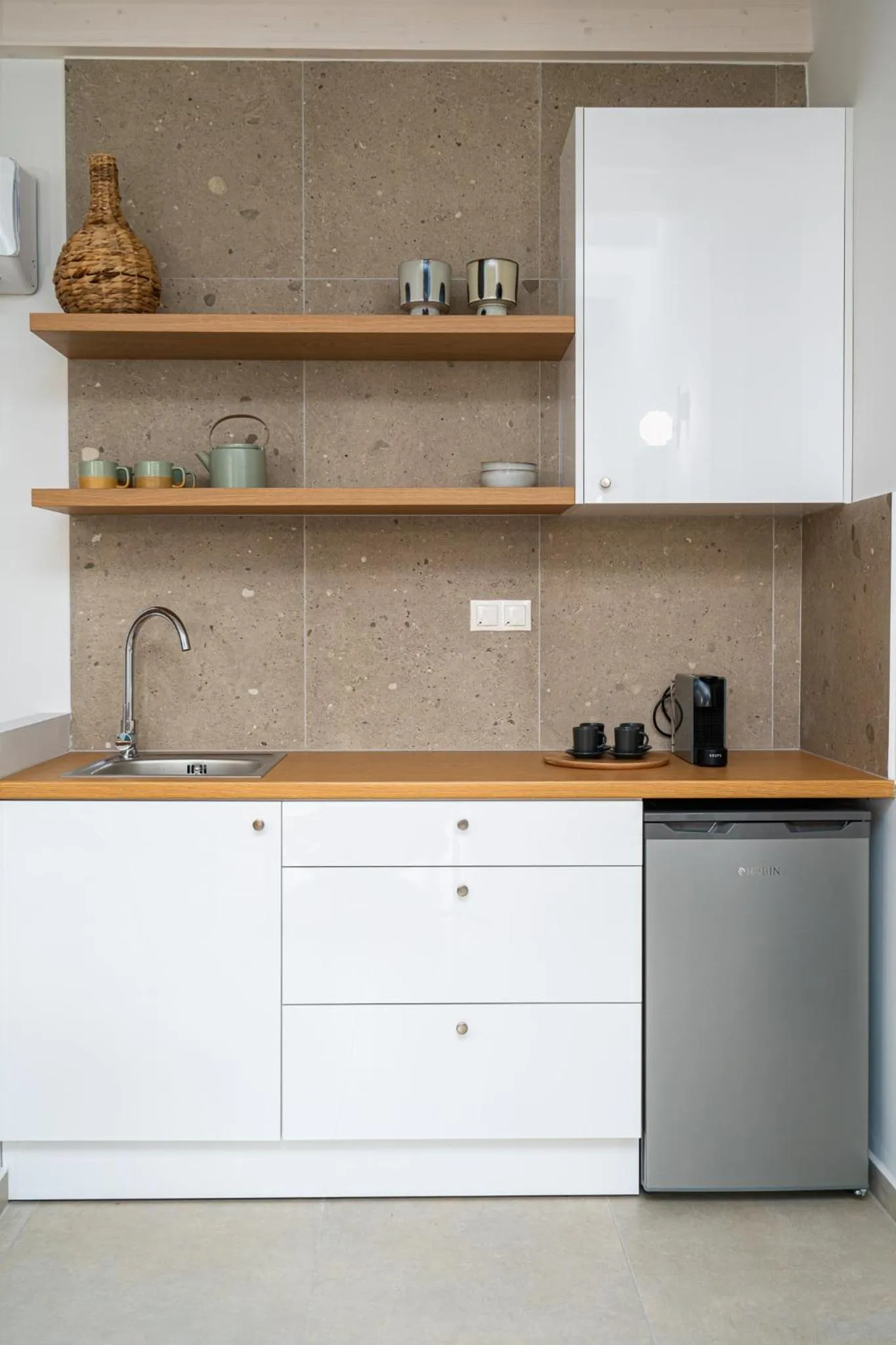 Coffee/tea facilities in Funtuki Seaside Apartments