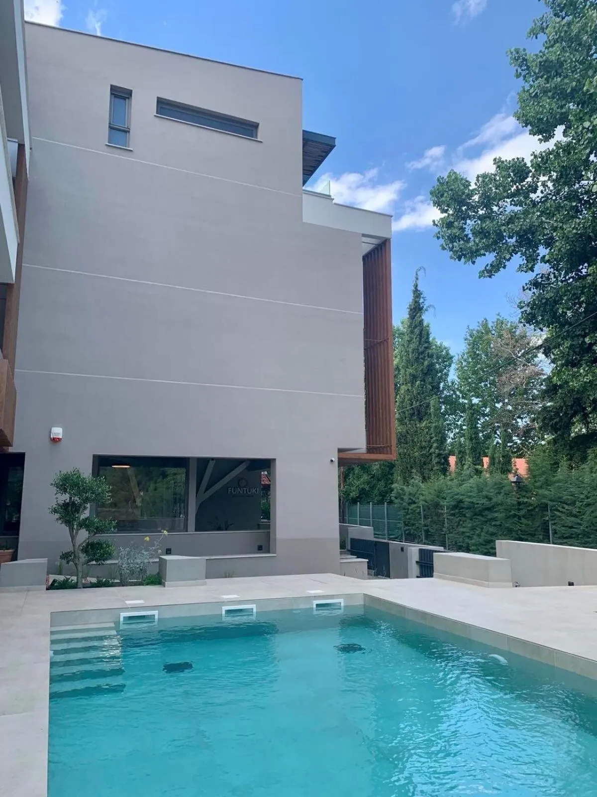 Swimming pool in Funtuki Seaside Apartments