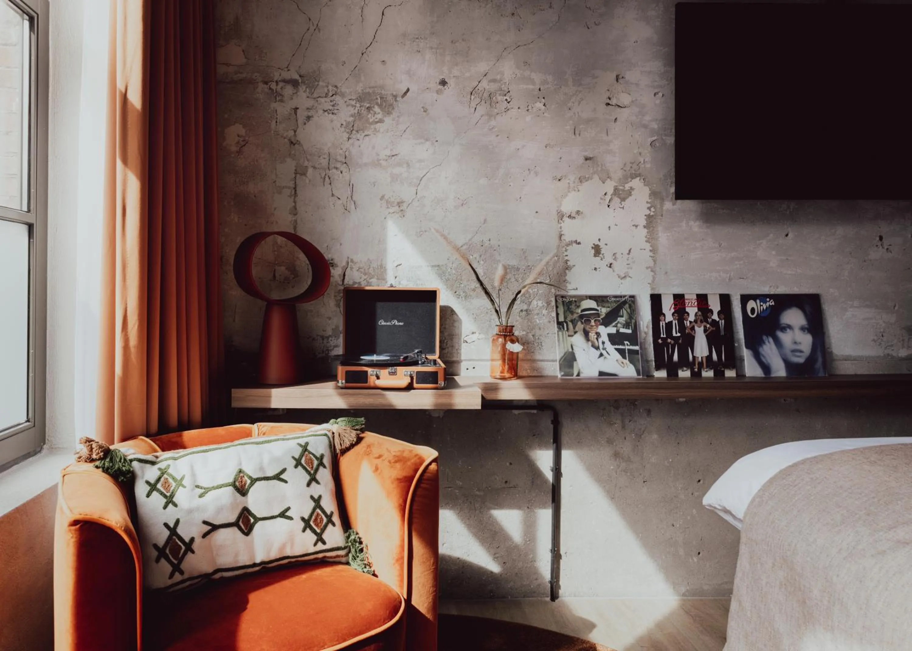 TV and multimedia in Cousins Boutique Hotel