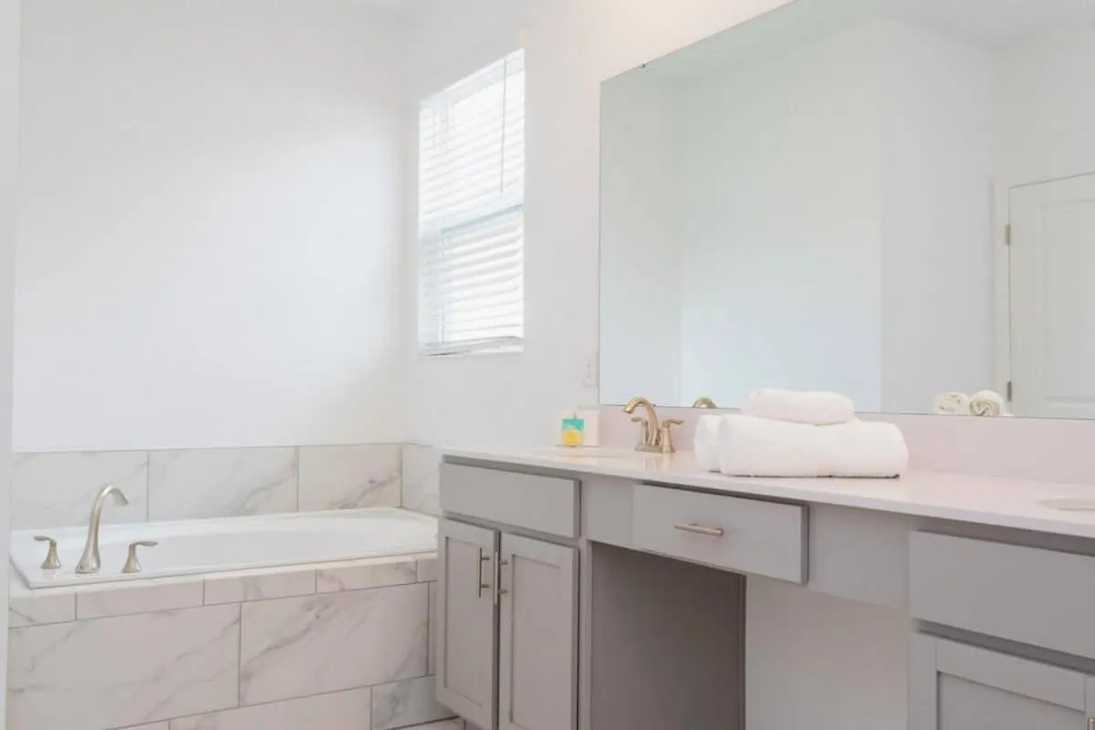 Stunning Family Friendly 5 Bd w/ Pool Close to Disney @ Storey Lake 4242