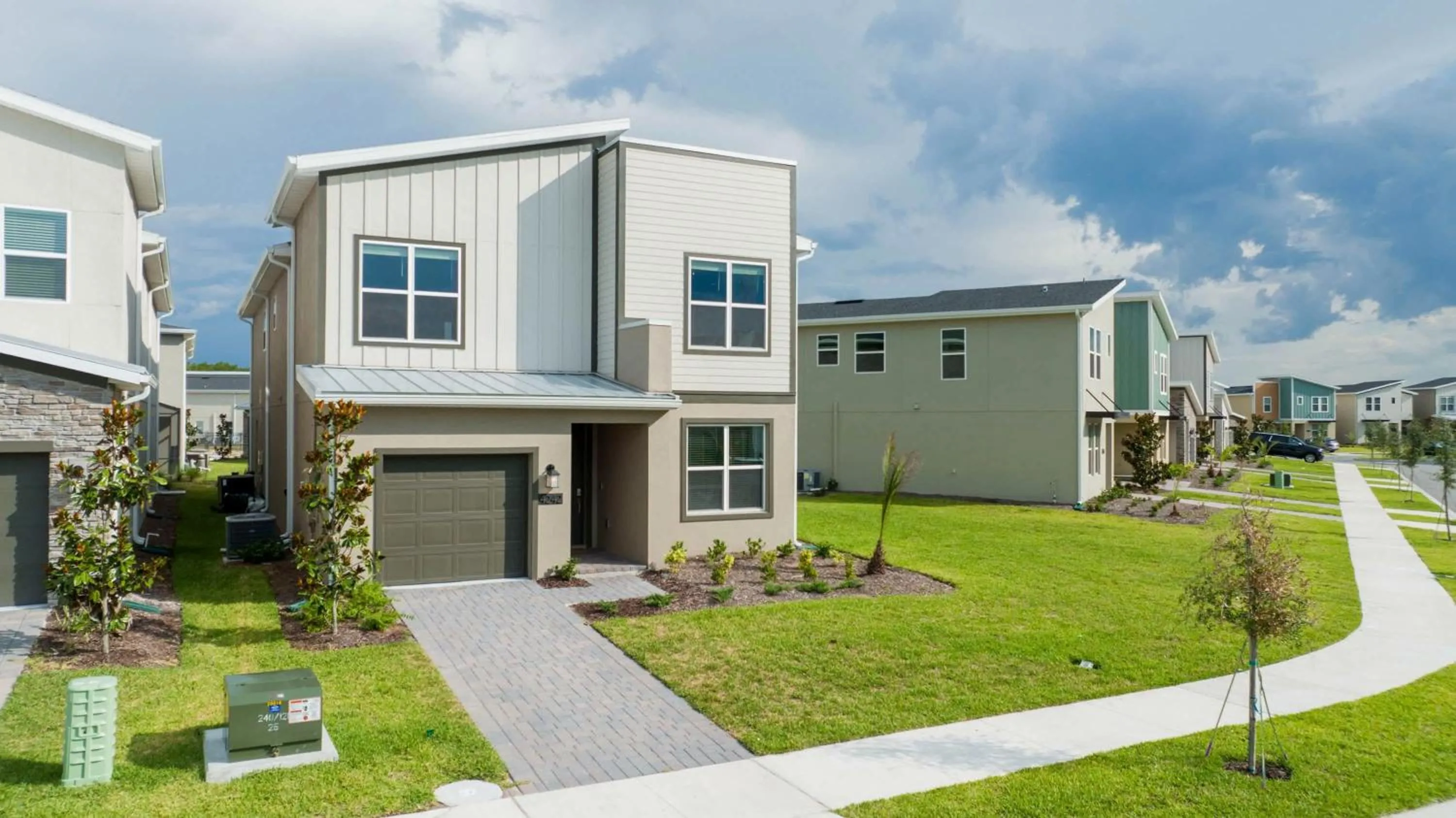 Stunning Family Friendly 5 Bd w/ Pool Close to Disney @ Storey Lake 4242