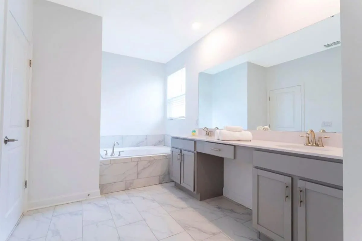 Stunning Family Friendly 5 Bd w/ Pool Close to Disney @ Storey Lake 4242