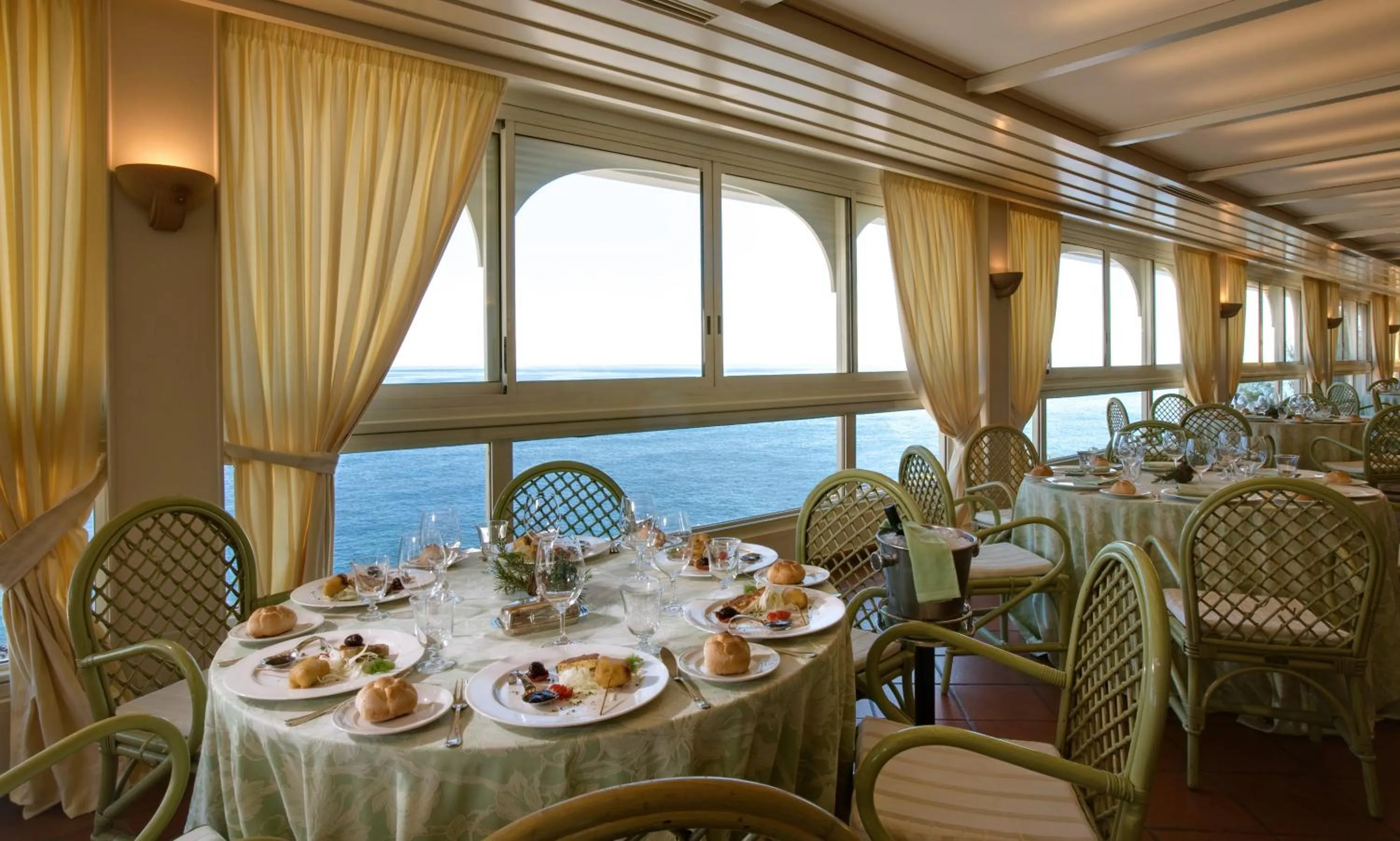 Restaurant/places to eat in Grand Hotel Baia Verde