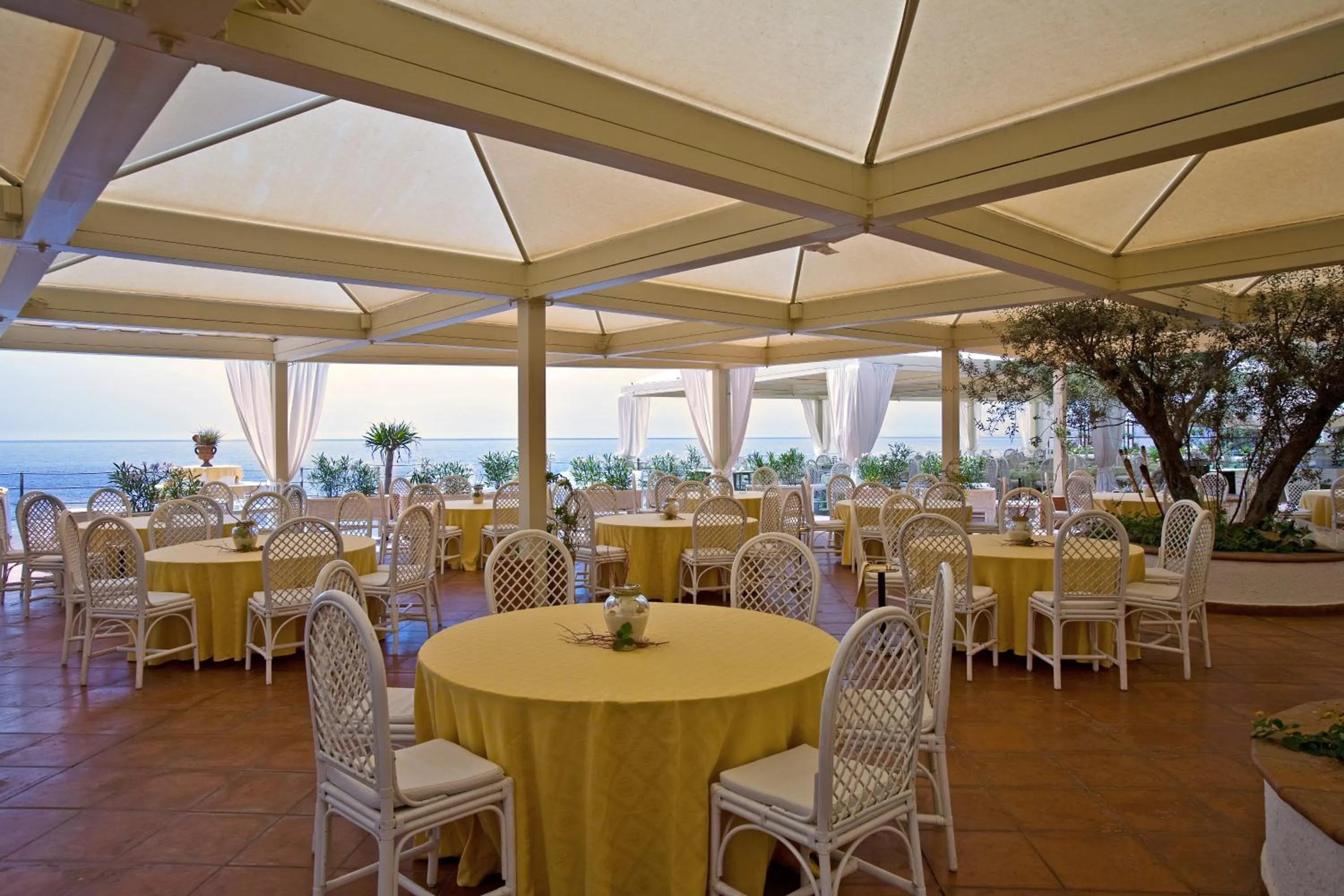 Restaurant/places to eat in Grand Hotel Baia Verde