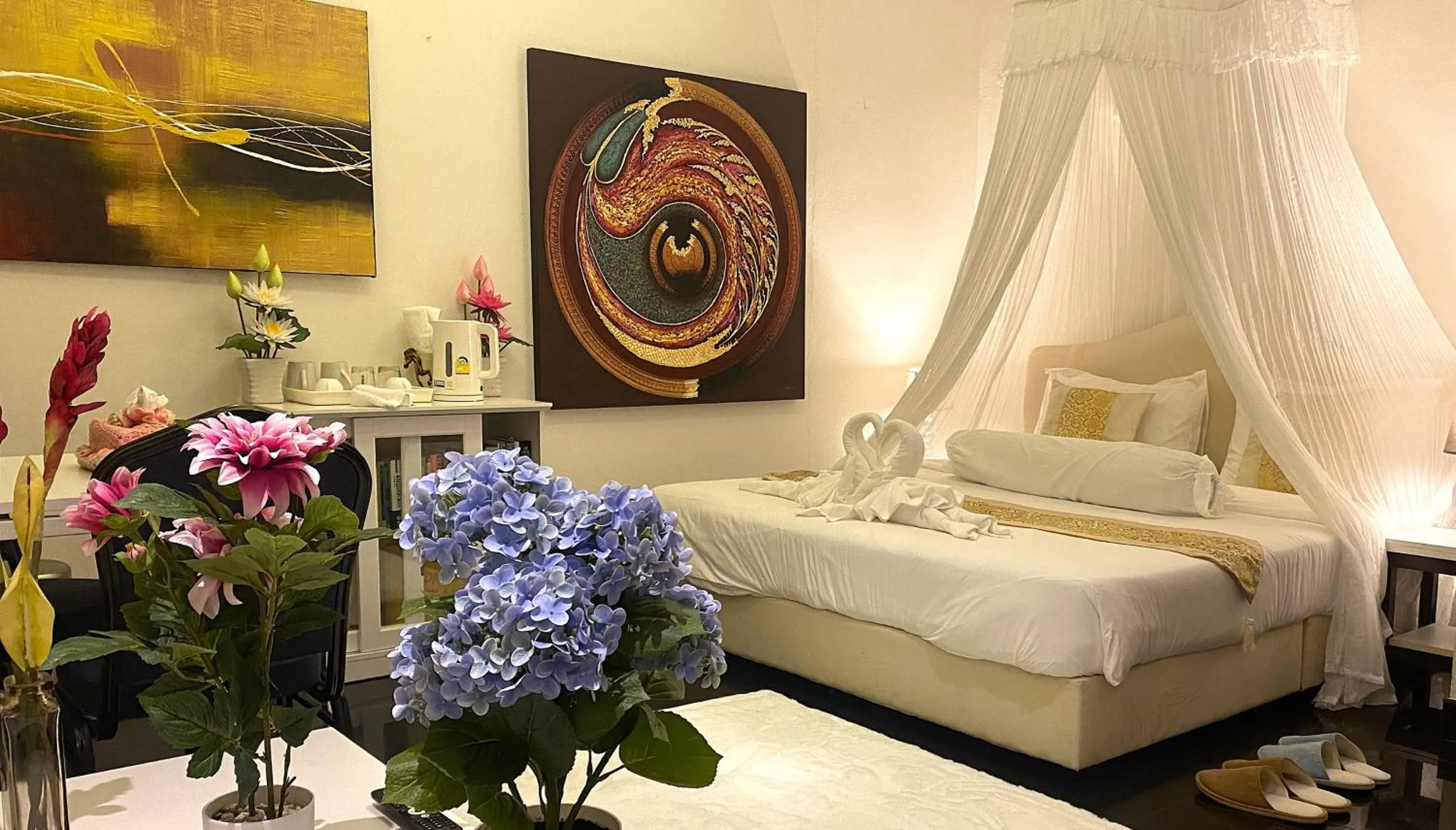 Bed in OASIS VILLA Karon Beach