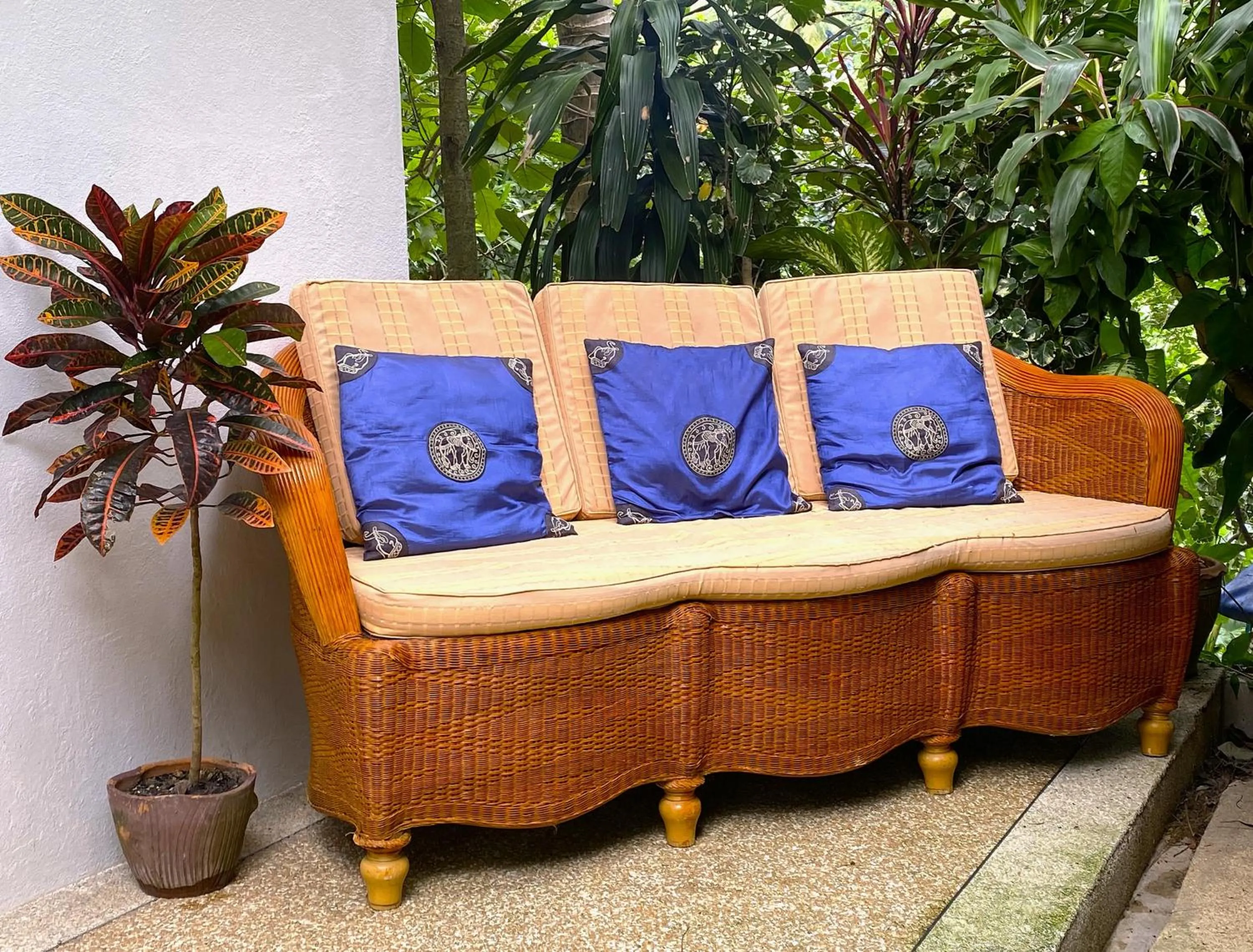 Seating area in OASIS VILLA Karon Beach