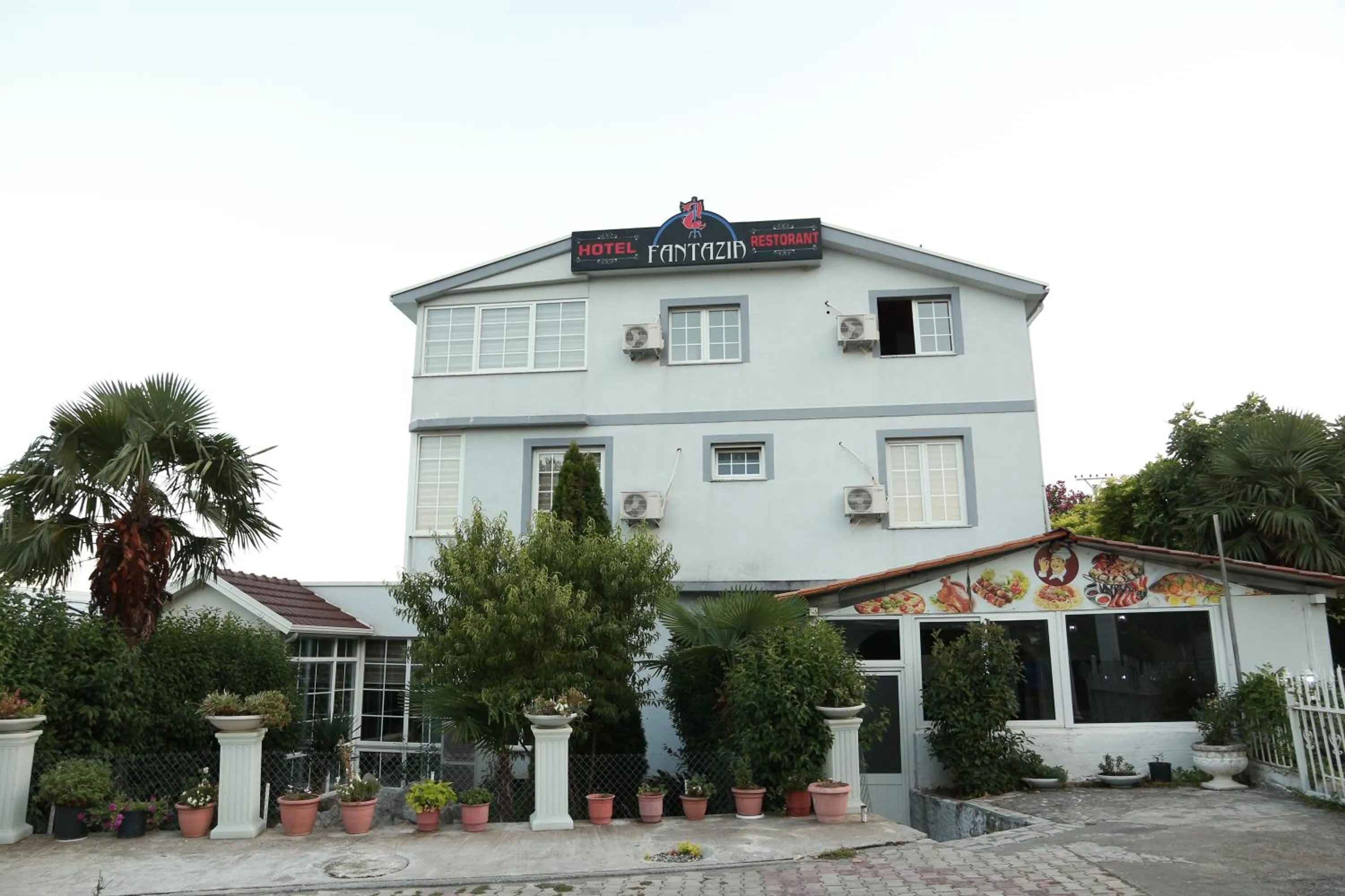 Facade/entrance in Hotel Fantazia